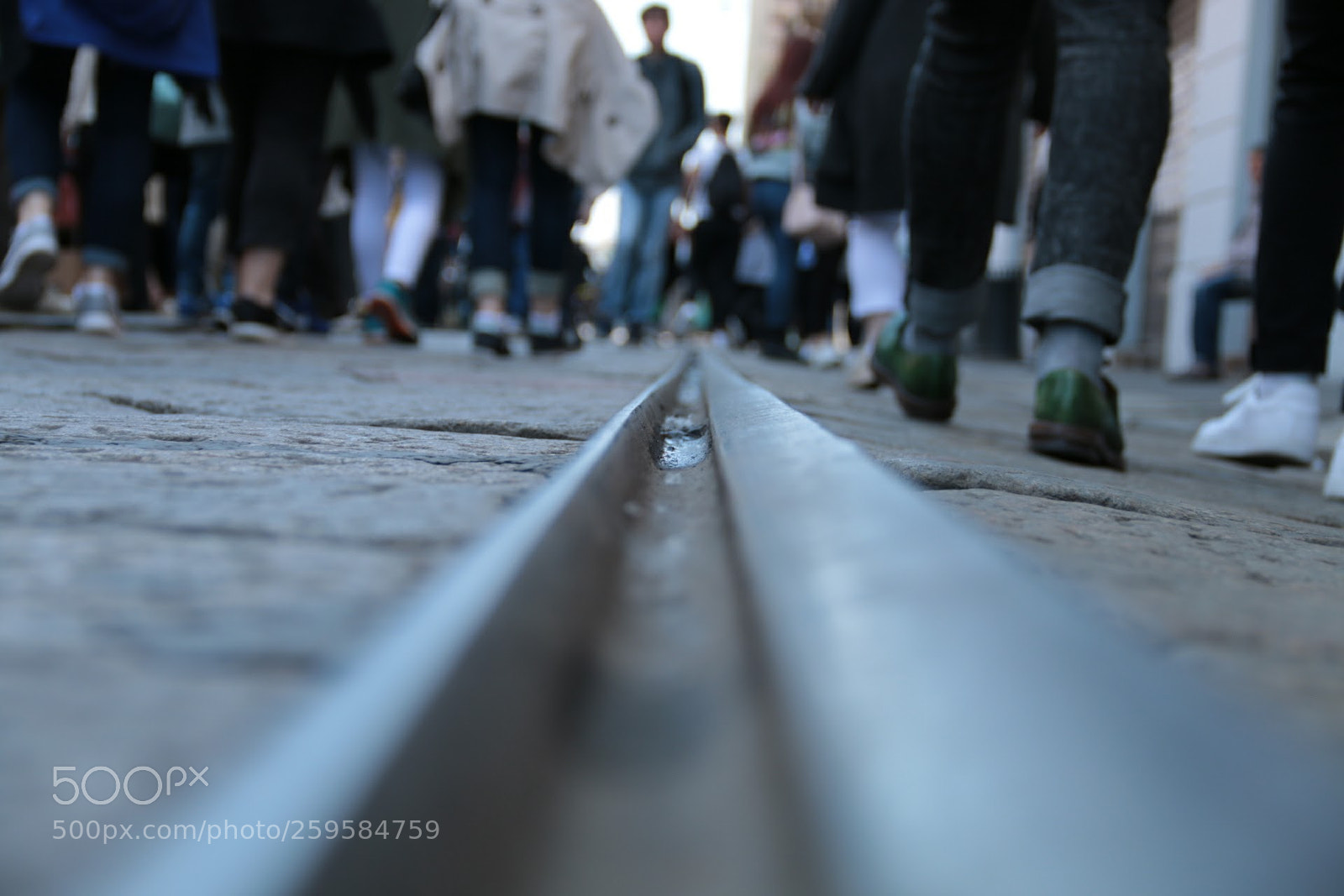 Canon EF-S 18-135mm F3.5-5.6 IS sample photo. Green shoes photography
