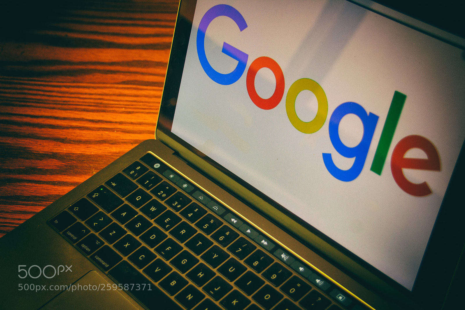 Canon EOS 1200D (EOS Rebel T5 / EOS Kiss X70 / EOS Hi) sample photo. Google logo on computer photography