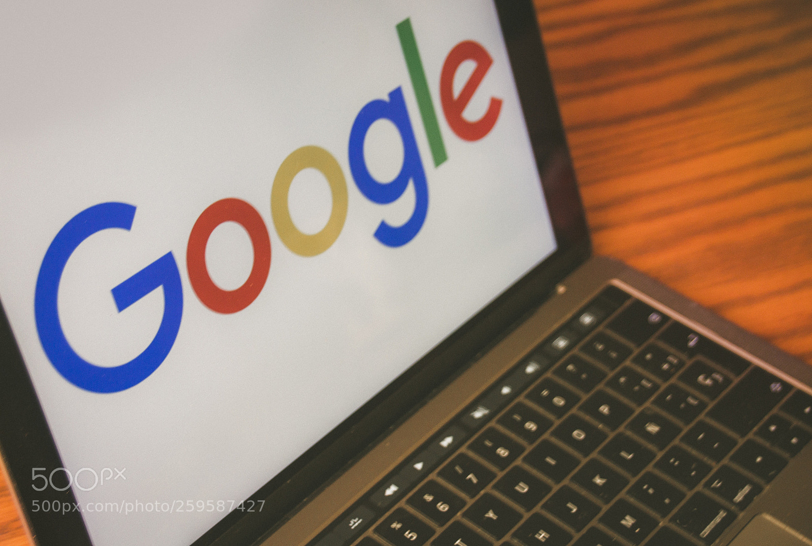 Canon EOS 1200D (EOS Rebel T5 / EOS Kiss X70 / EOS Hi) sample photo. Google logo on computer photography