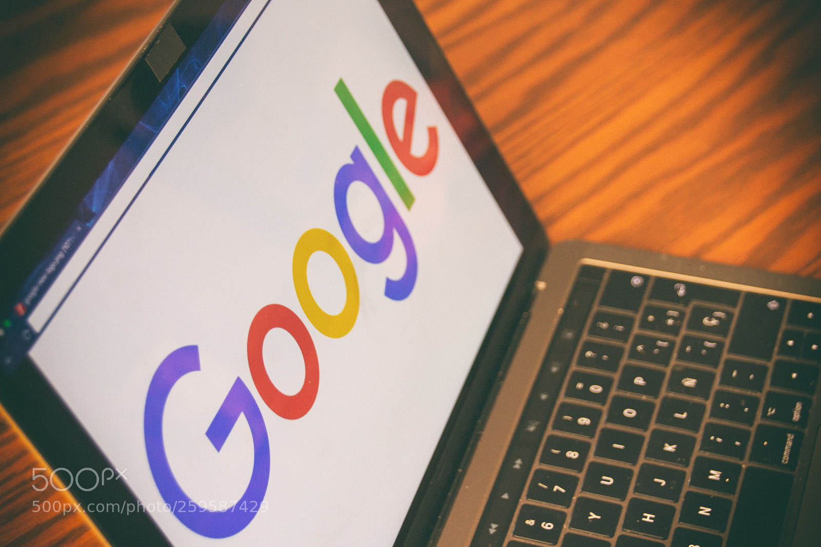 Canon EOS 1200D (EOS Rebel T5 / EOS Kiss X70 / EOS Hi) sample photo. Google logo on computer photography