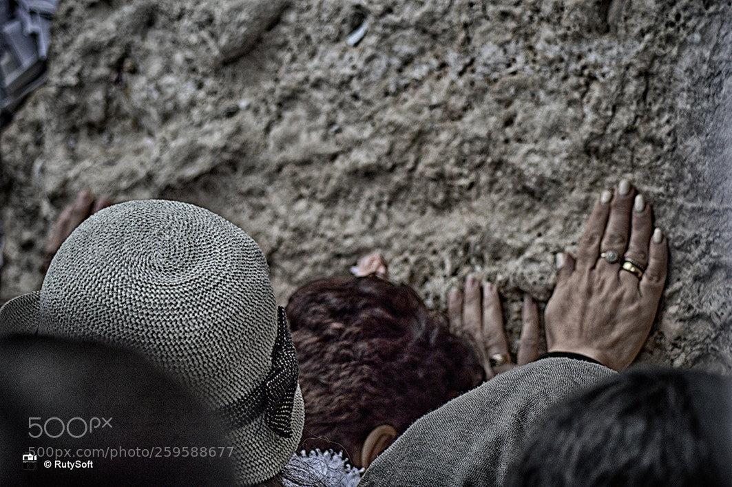 Nikon D3200 sample photo. At the kotel photography