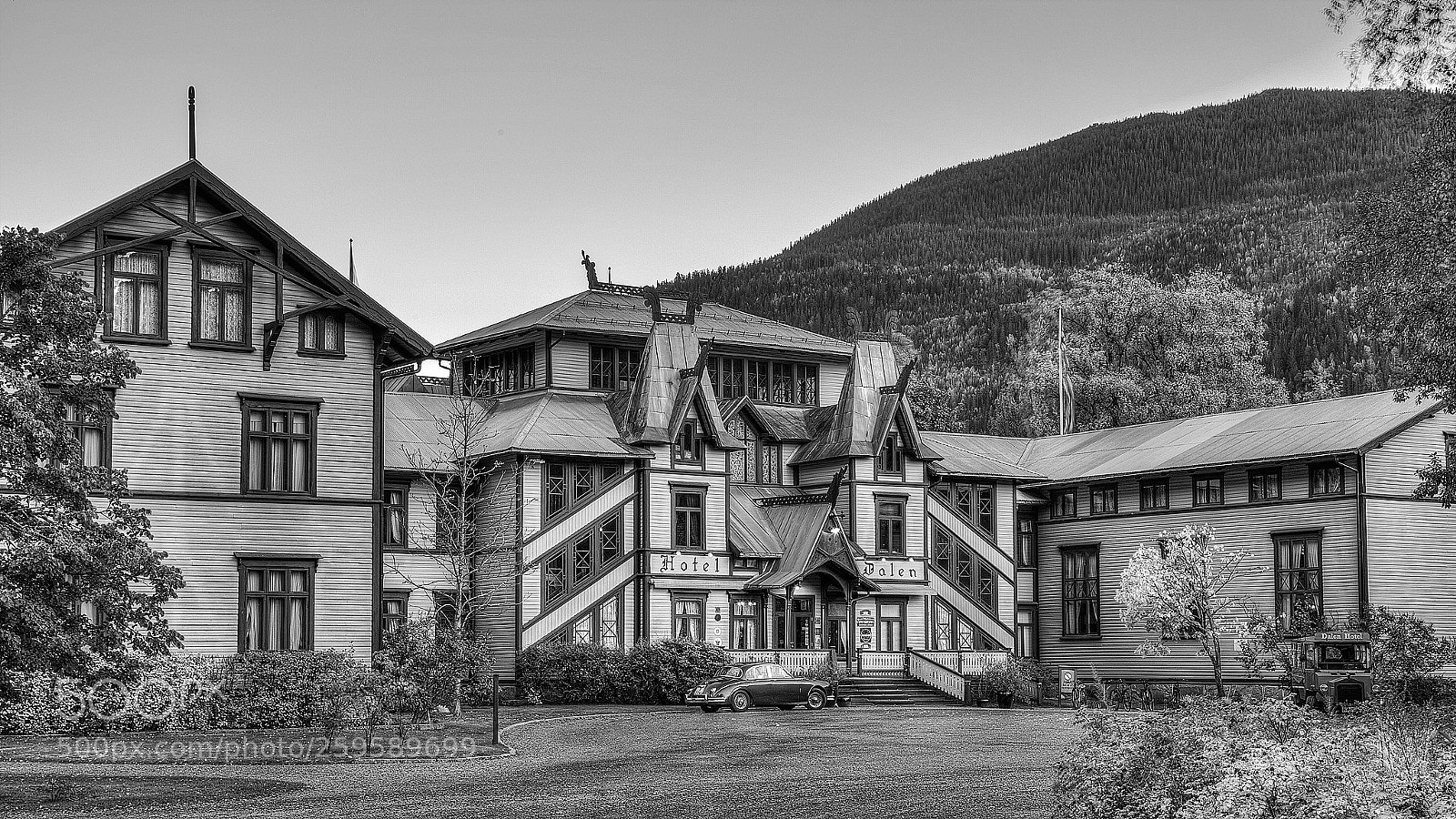 Canon EOS 5D Mark II sample photo. Haunted hotel photography