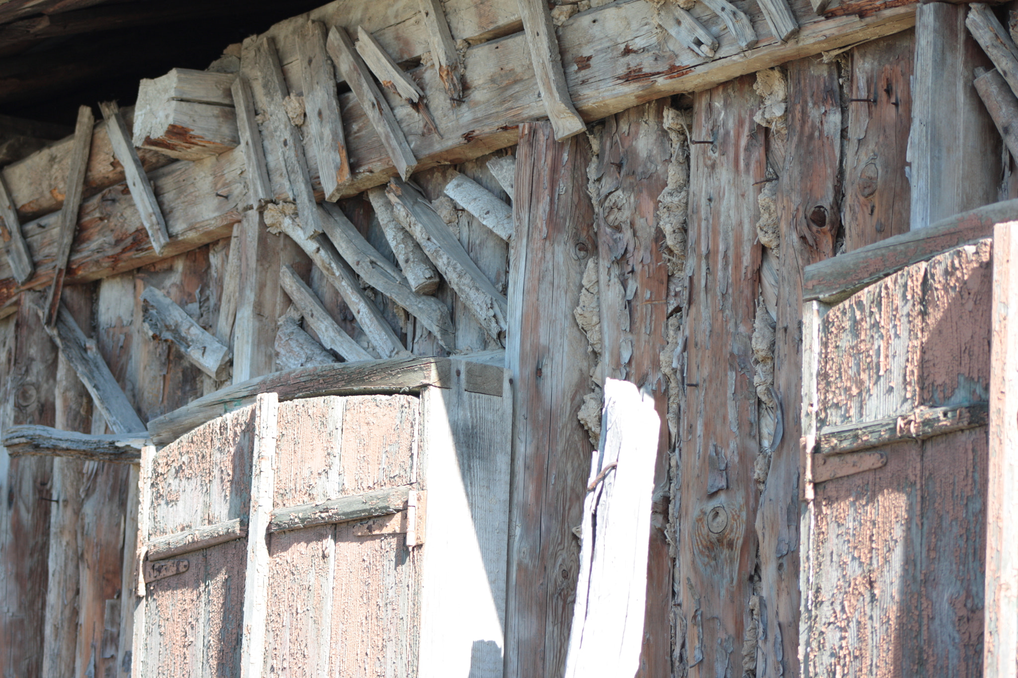Canon EF 75-300mm f/4-5.6 sample photo. Old house facade photography
