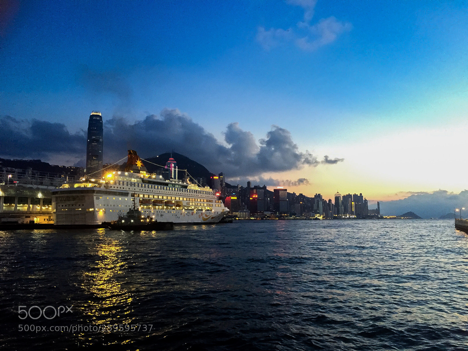 Apple iPhone 6 sample photo. Victoria harbour’s night photography