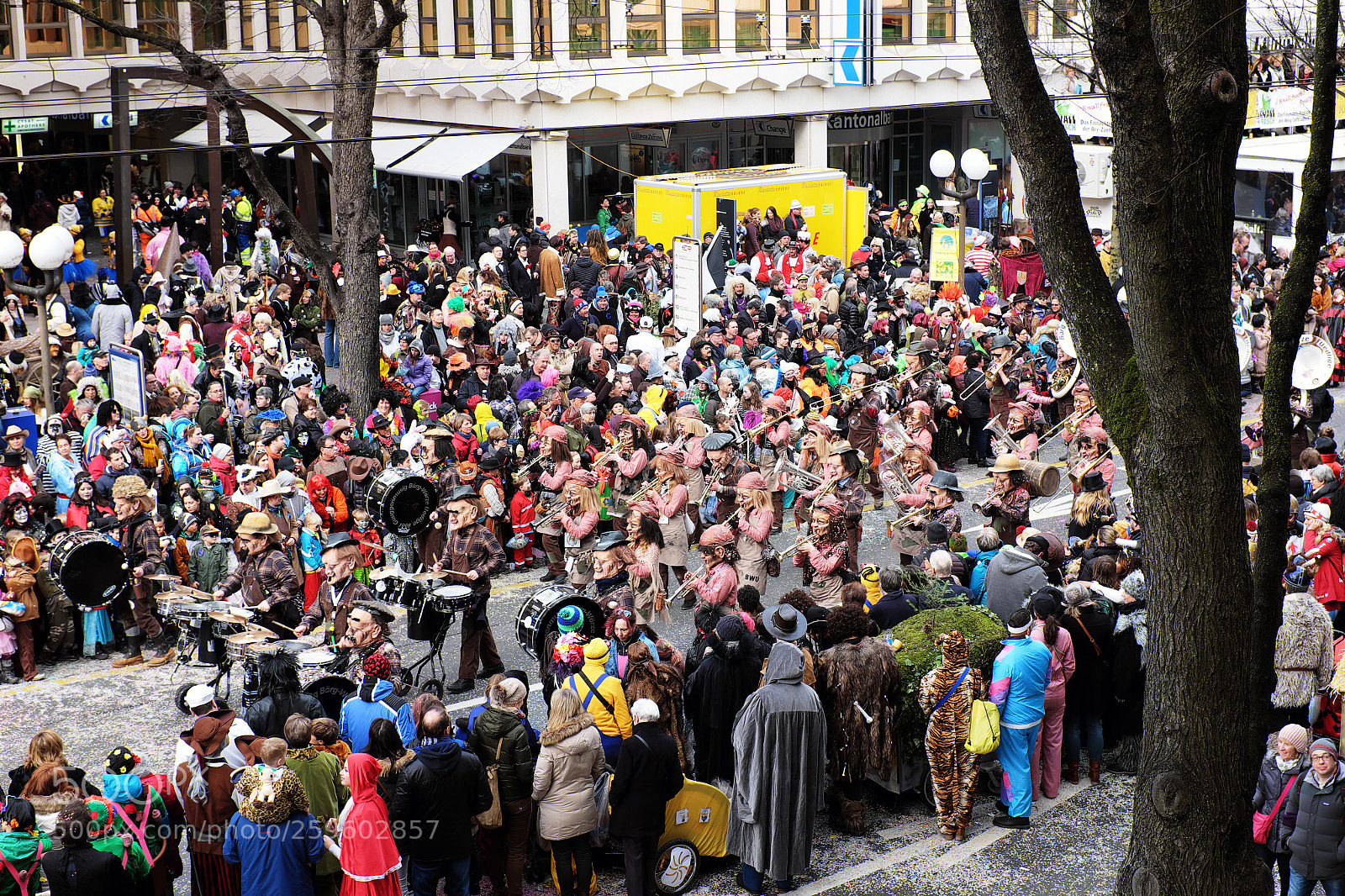 Fujifilm X100T sample photo. Parade celebrating carnival, pilatusstrasse photography