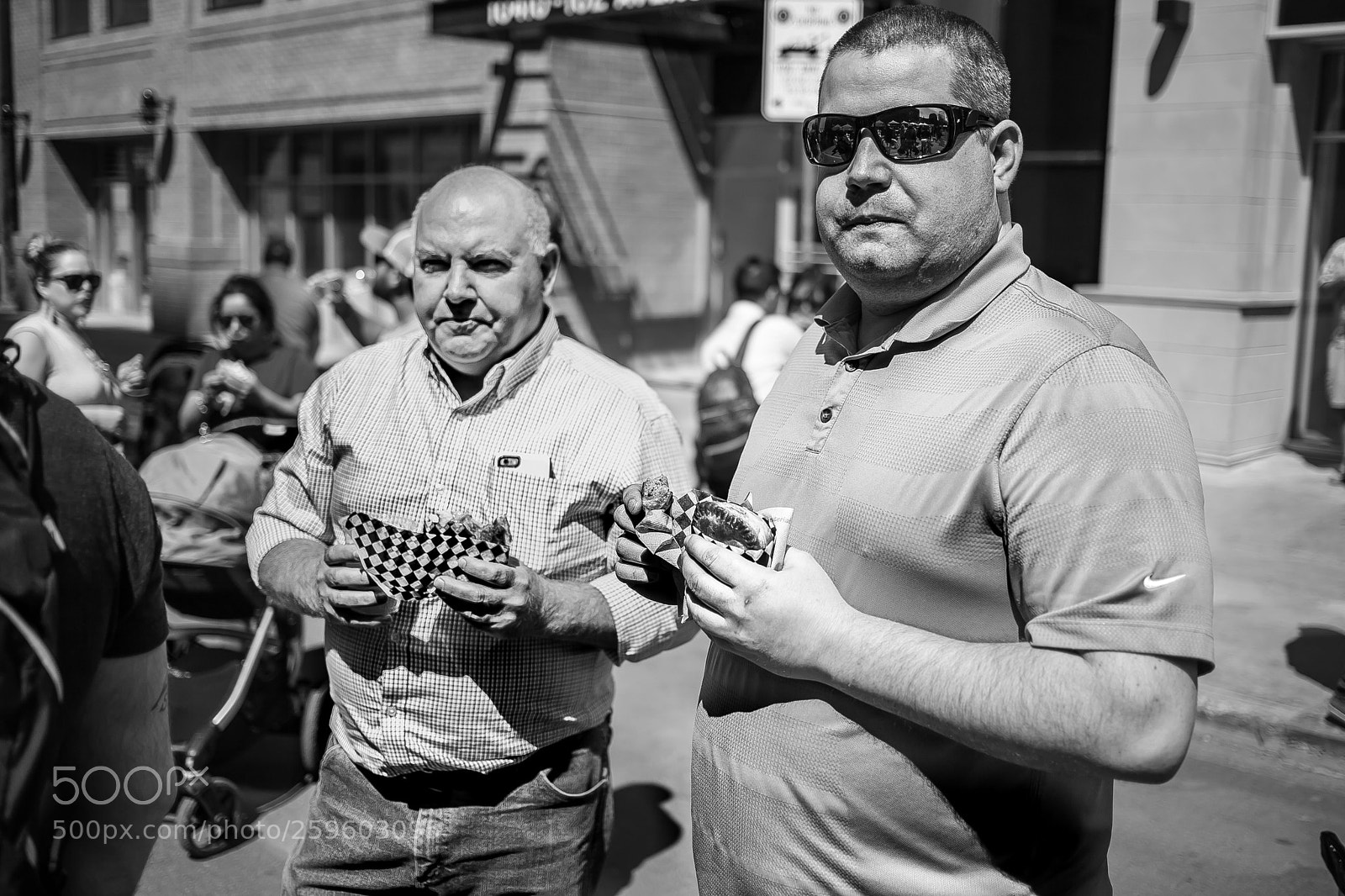 Canon EOS 5D Mark II sample photo. Grumpy lunch eaters photography