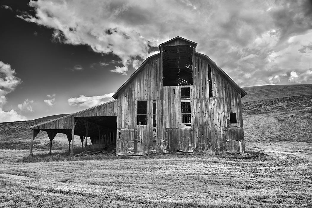 Sony a99 II sample photo. Old barn photography