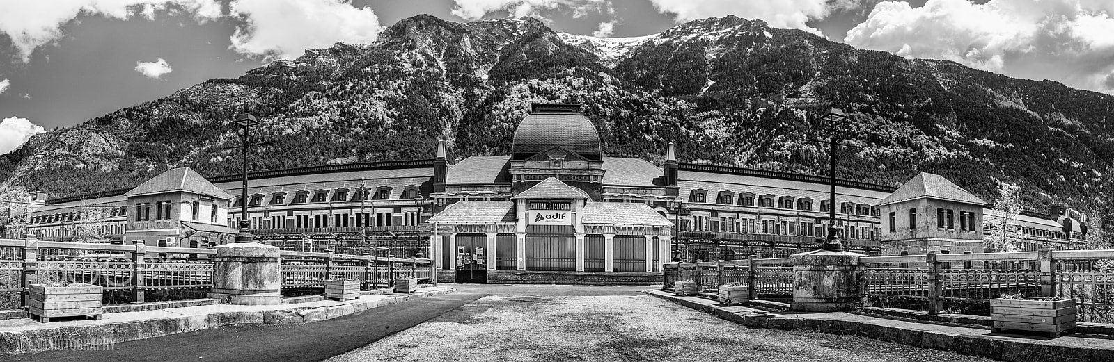 Canon EOS 70D sample photo. Estación de canfranc  photography