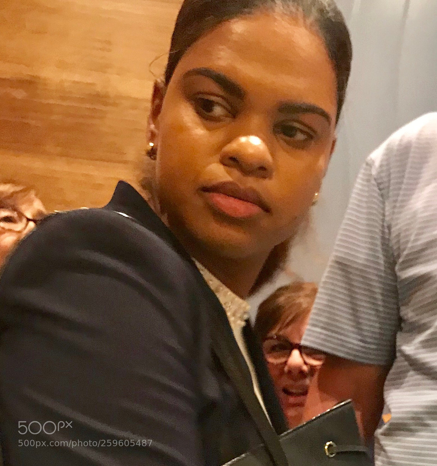 Apple iPhone 7 Plus sample photo. Woman in front of photography