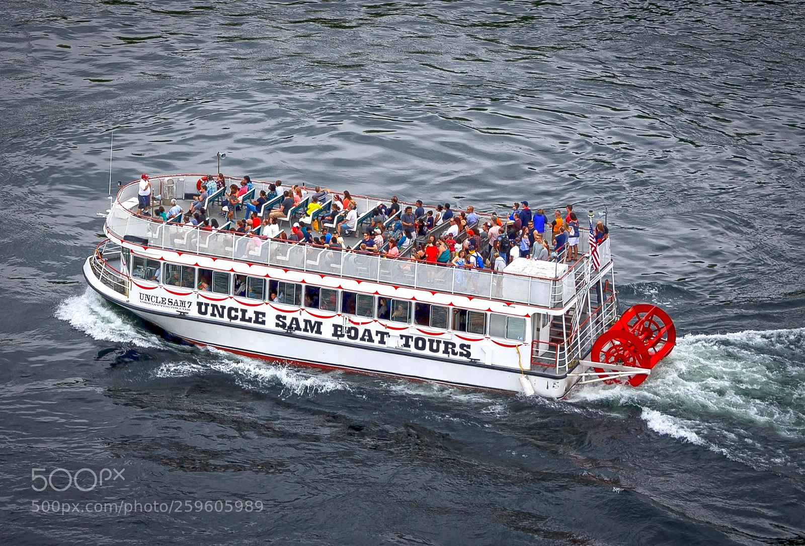 Canon EOS 1100D (EOS Rebel T3 / EOS Kiss X50) sample photo. Tour boat on the photography