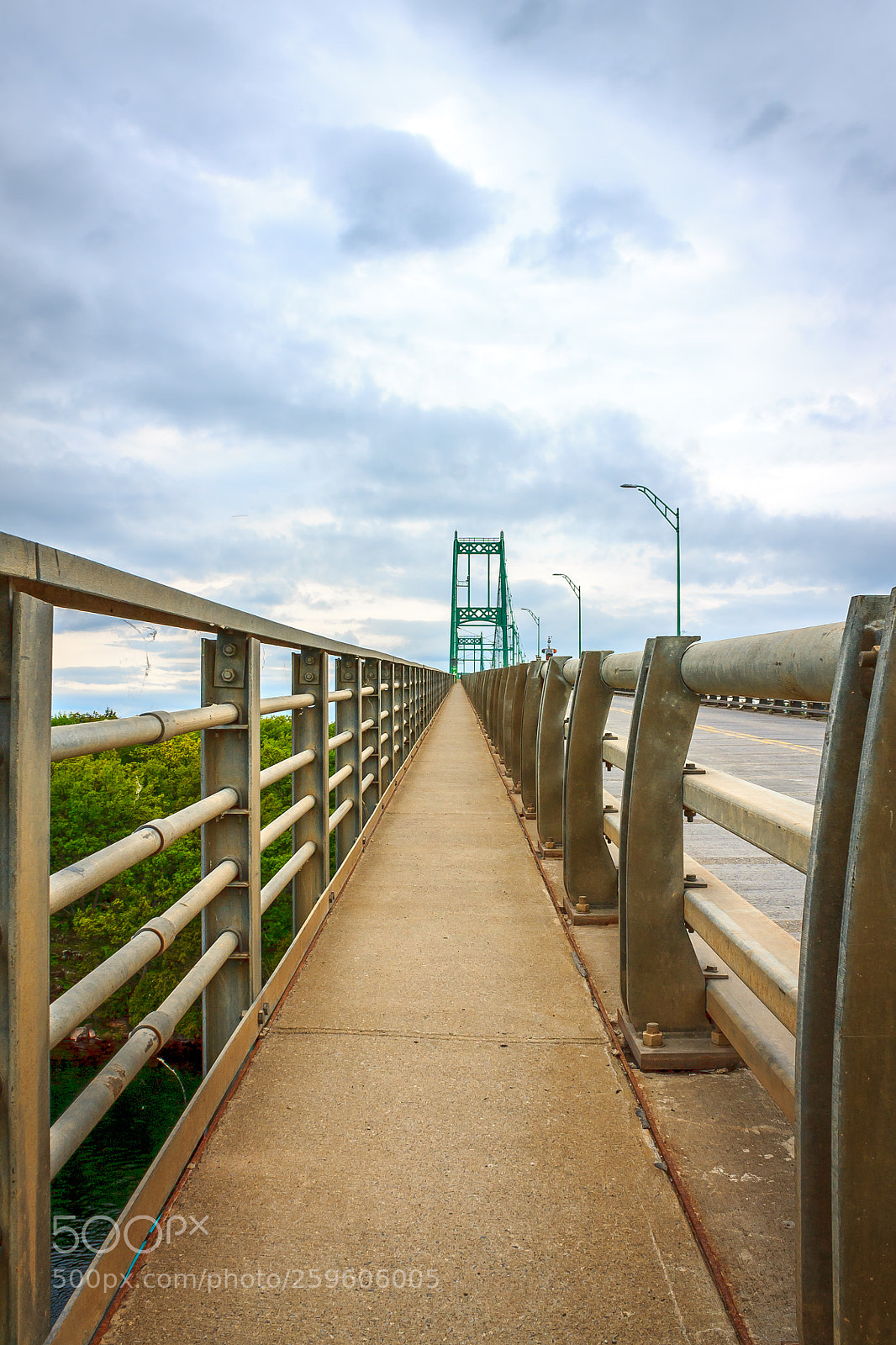 Canon EOS 1100D (EOS Rebel T3 / EOS Kiss X50) sample photo. Up the bridge photography