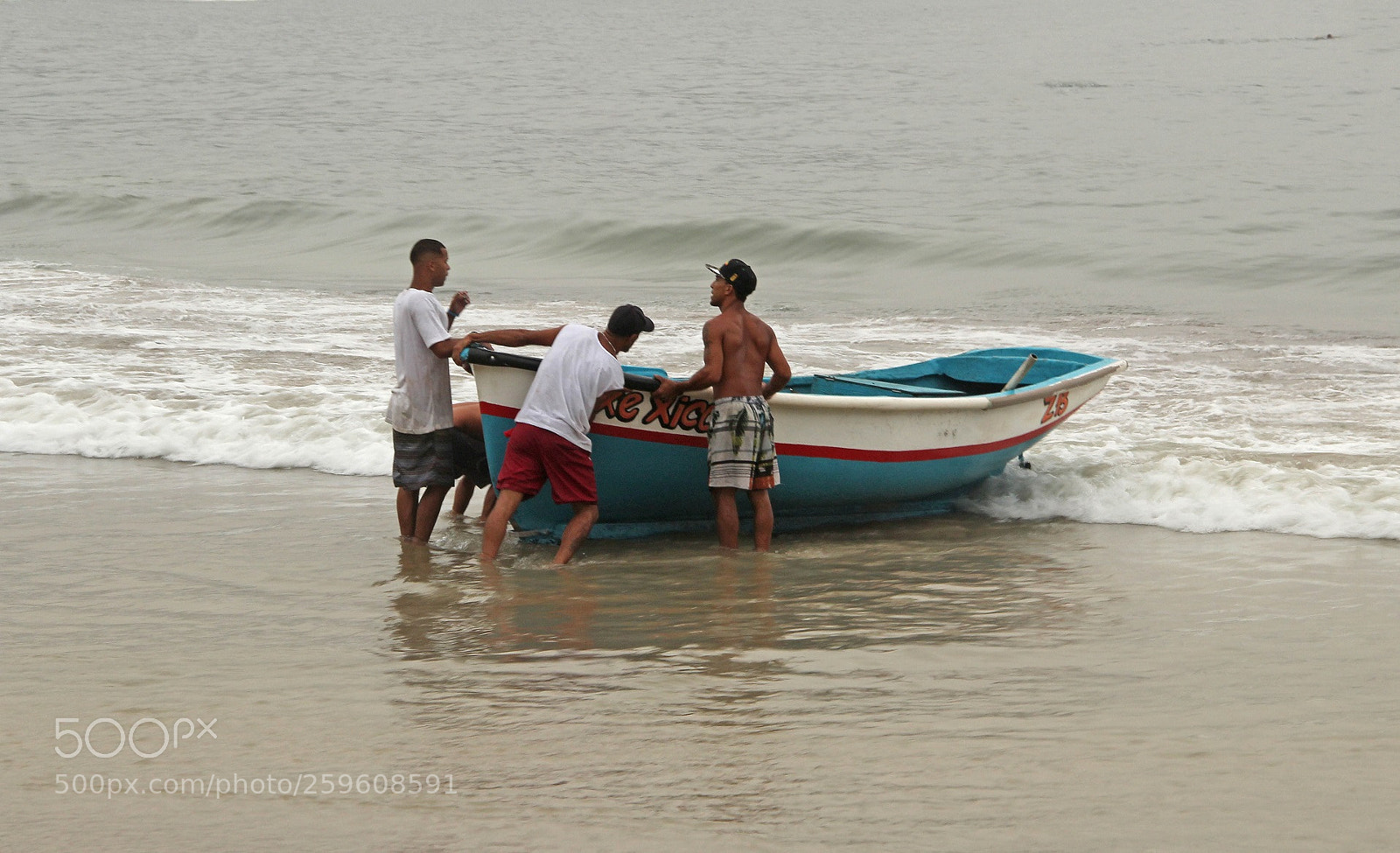 Canon EOS 1200D (EOS Rebel T5 / EOS Kiss X70 / EOS Hi) sample photo. Pescadores photography