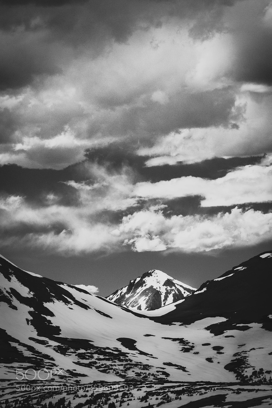 Canon EOS 5D Mark IV sample photo. Between mountains photography