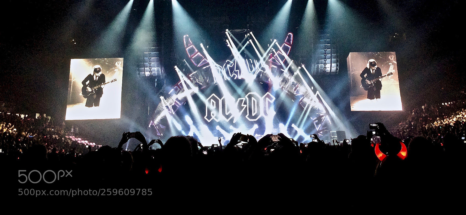 Apple iPhone 5s sample photo. Night of heavy metal photography