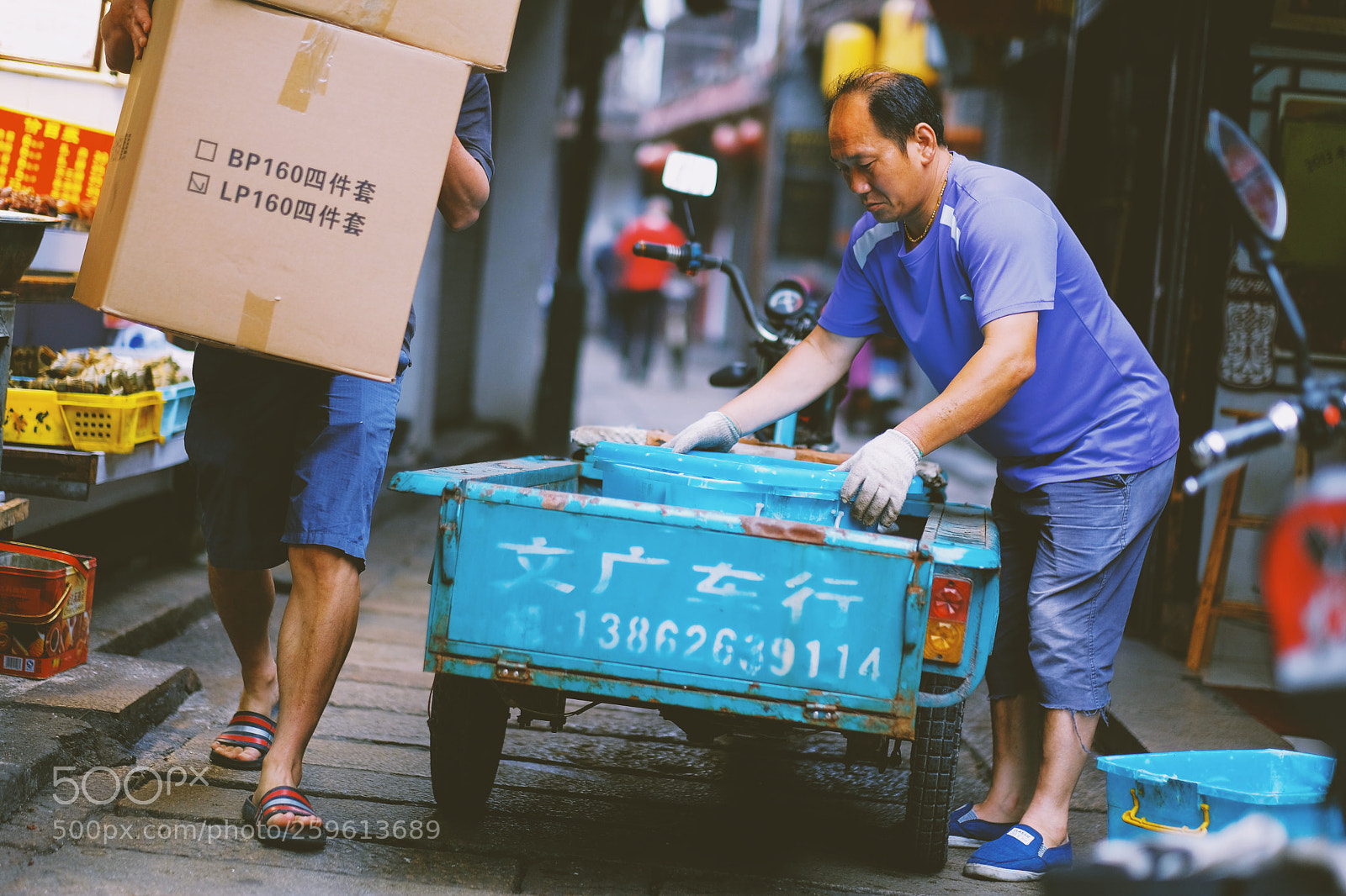 Fujifilm X-E3 sample photo. Old town people photography
