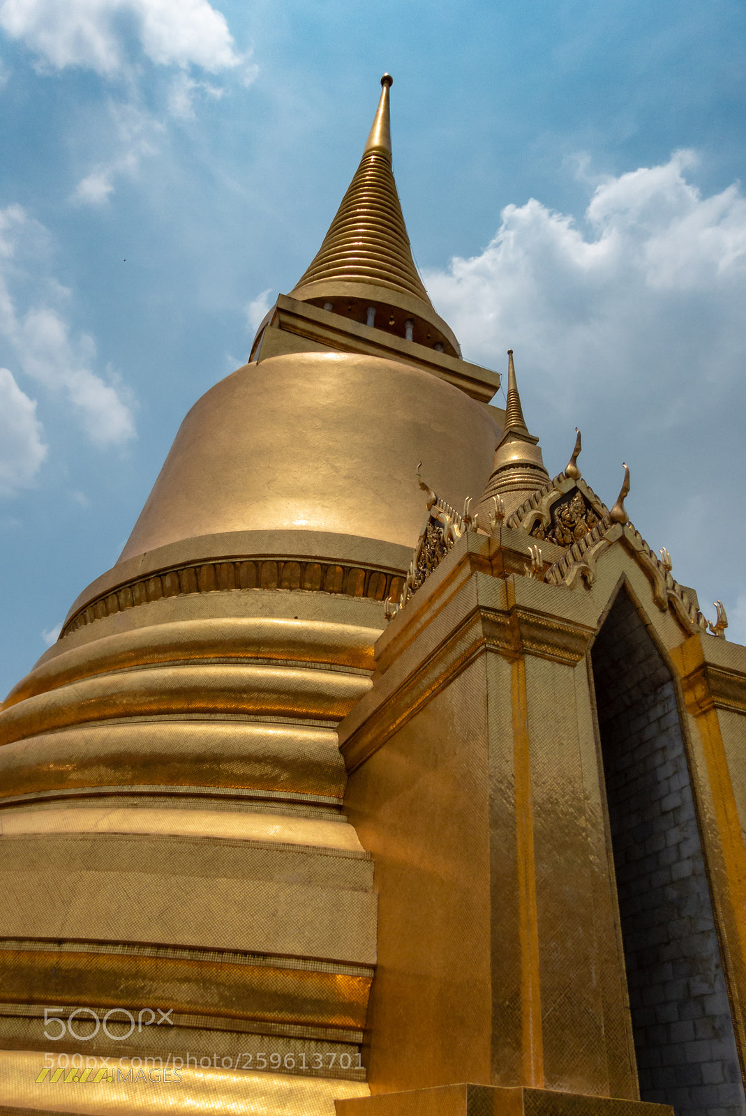 Panasonic Lumix DMC-FZ200 sample photo. Golden stupa at grand photography