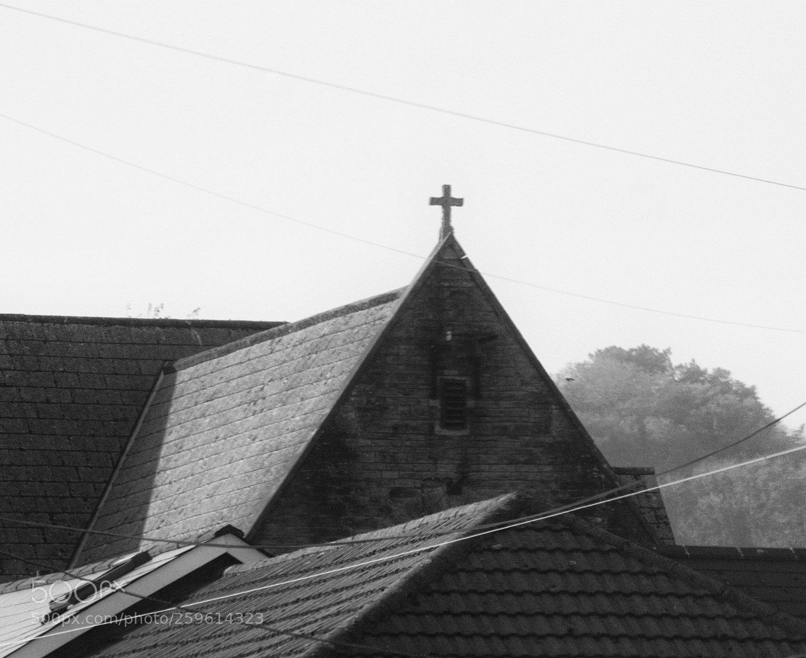 Canon EOS 450D (EOS Rebel XSi / EOS Kiss X2) sample photo. Church roof photography