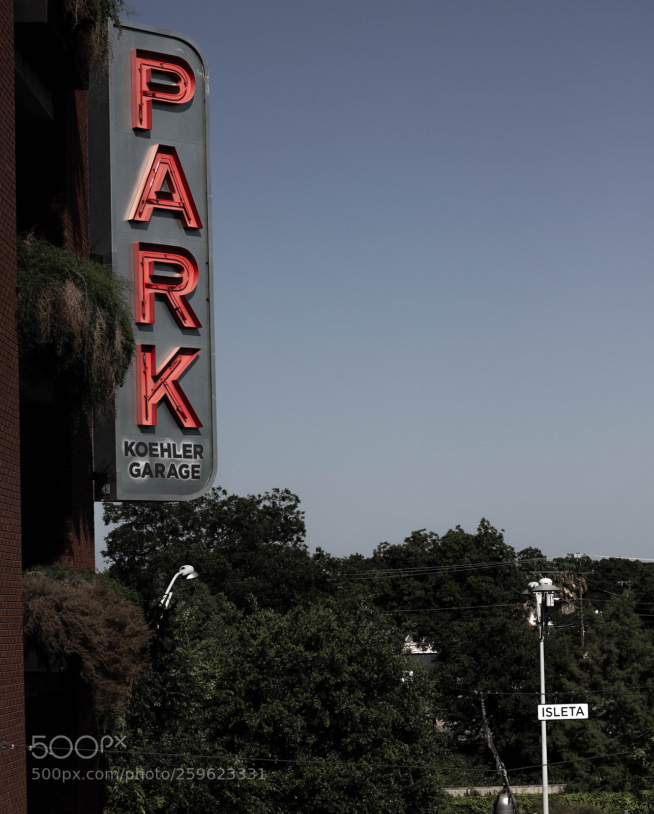 Canon EOS 1100D (EOS Rebel T3 / EOS Kiss X50) sample photo. The pearl parking garage photography