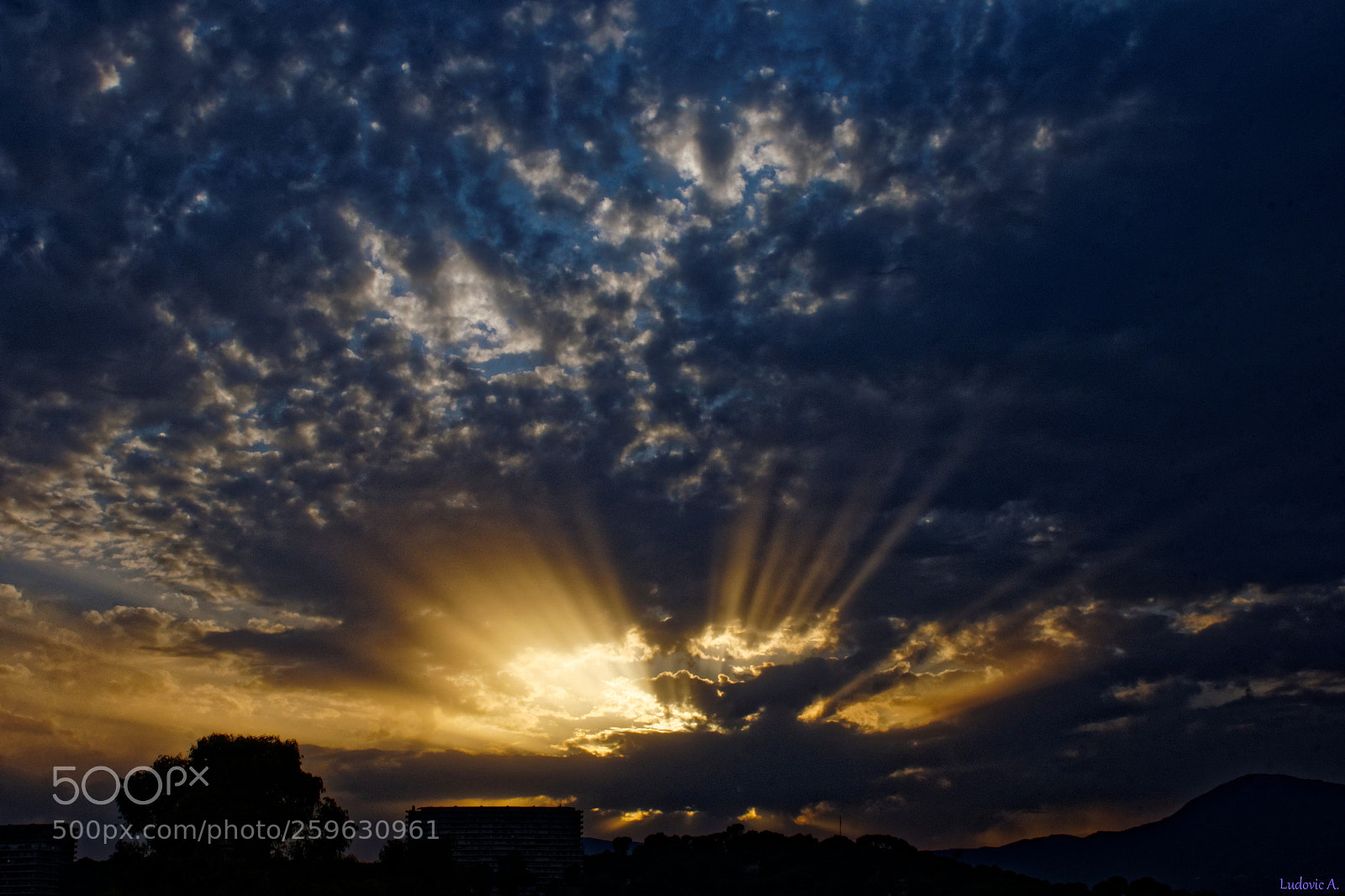 Sony Alpha DSLR-A700 sample photo. Soleil et nuages photography