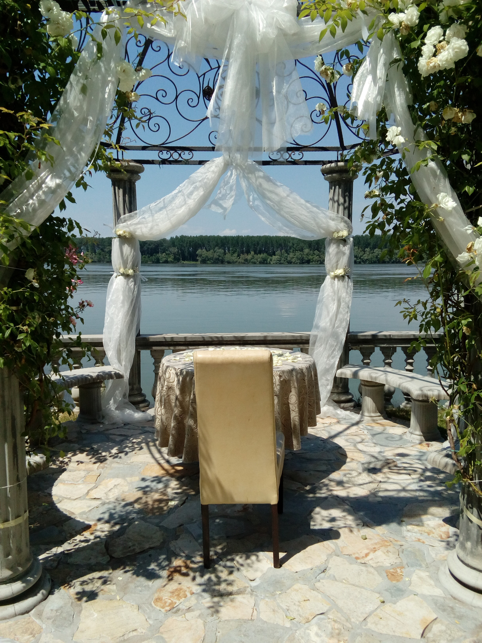 HUAWEI Y5II sample photo. Gazebo at vila jugovo (yougowo) photography