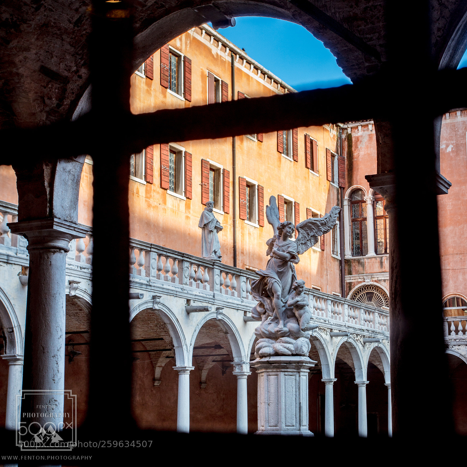 Canon EOS 5DS R sample photo. Venetian courtyard photography