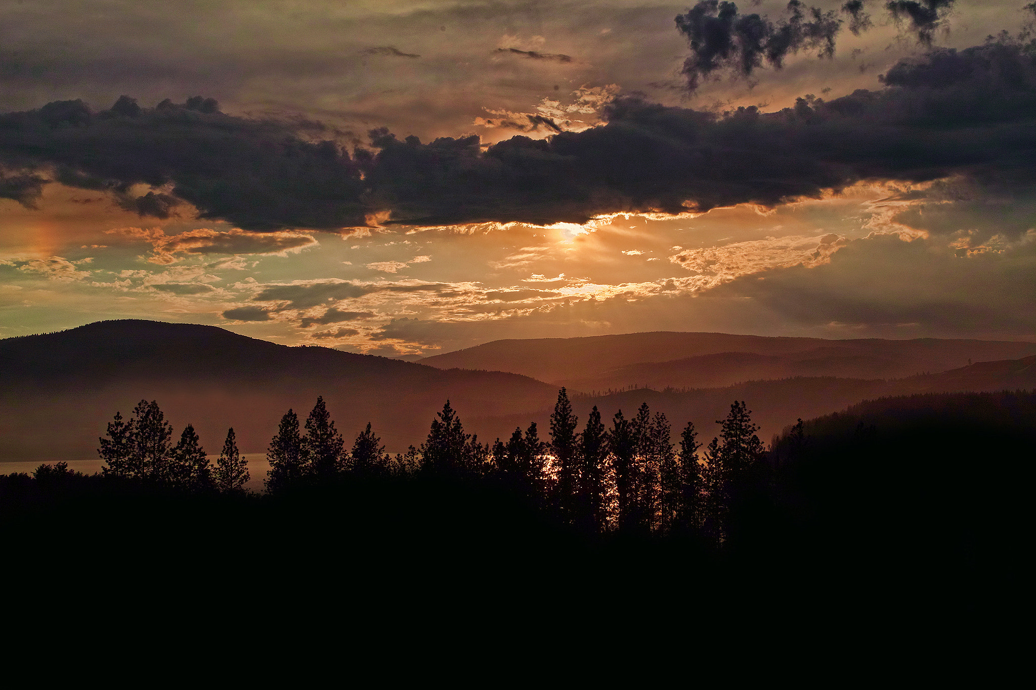 Sigma sd Quattro H sample photo. Sunshine over the columbia river photography