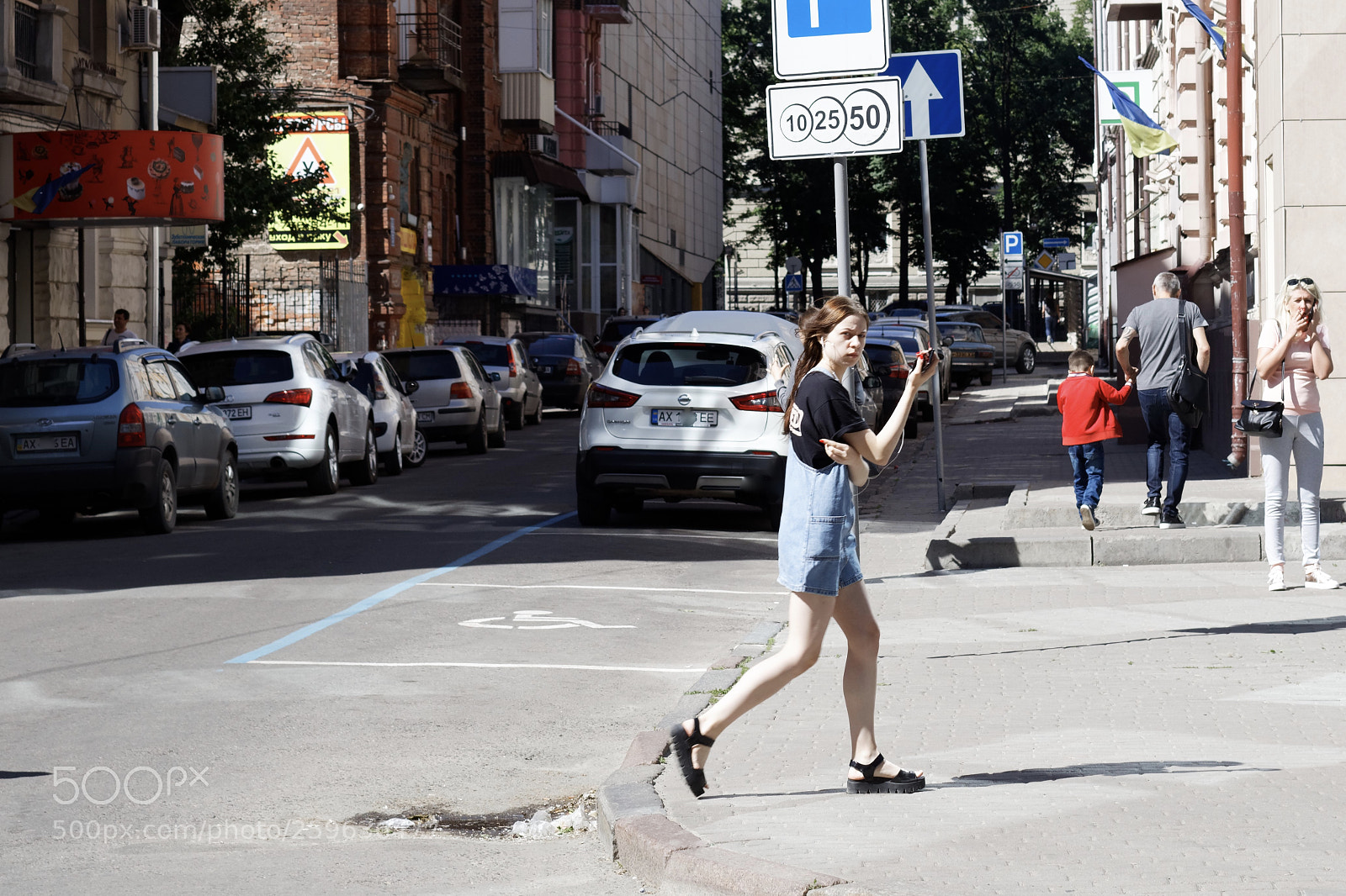 Canon EOS 5DS sample photo. A pedestrian photography