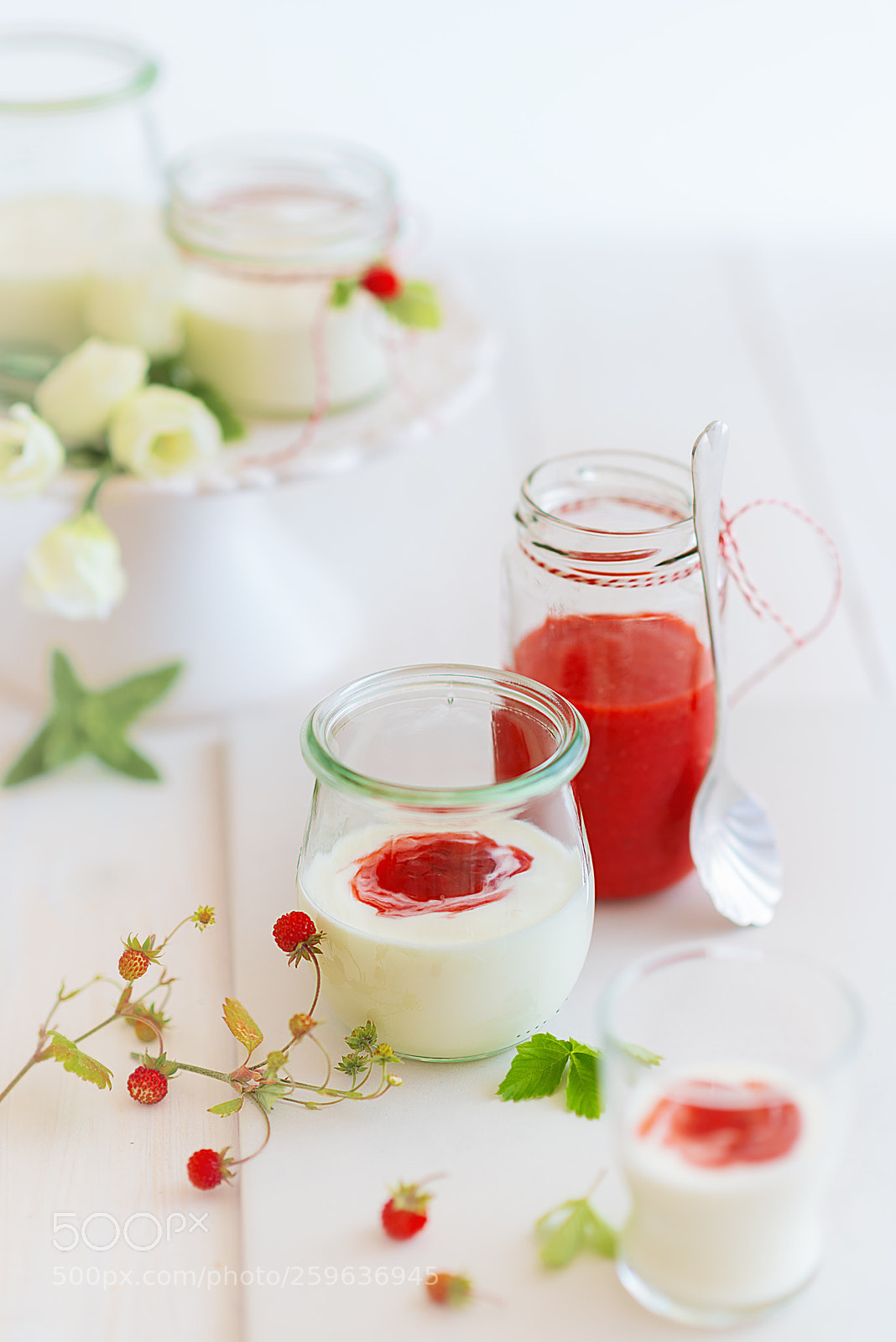 Nikon D610 sample photo. Erdbeeren- joghurt . photography