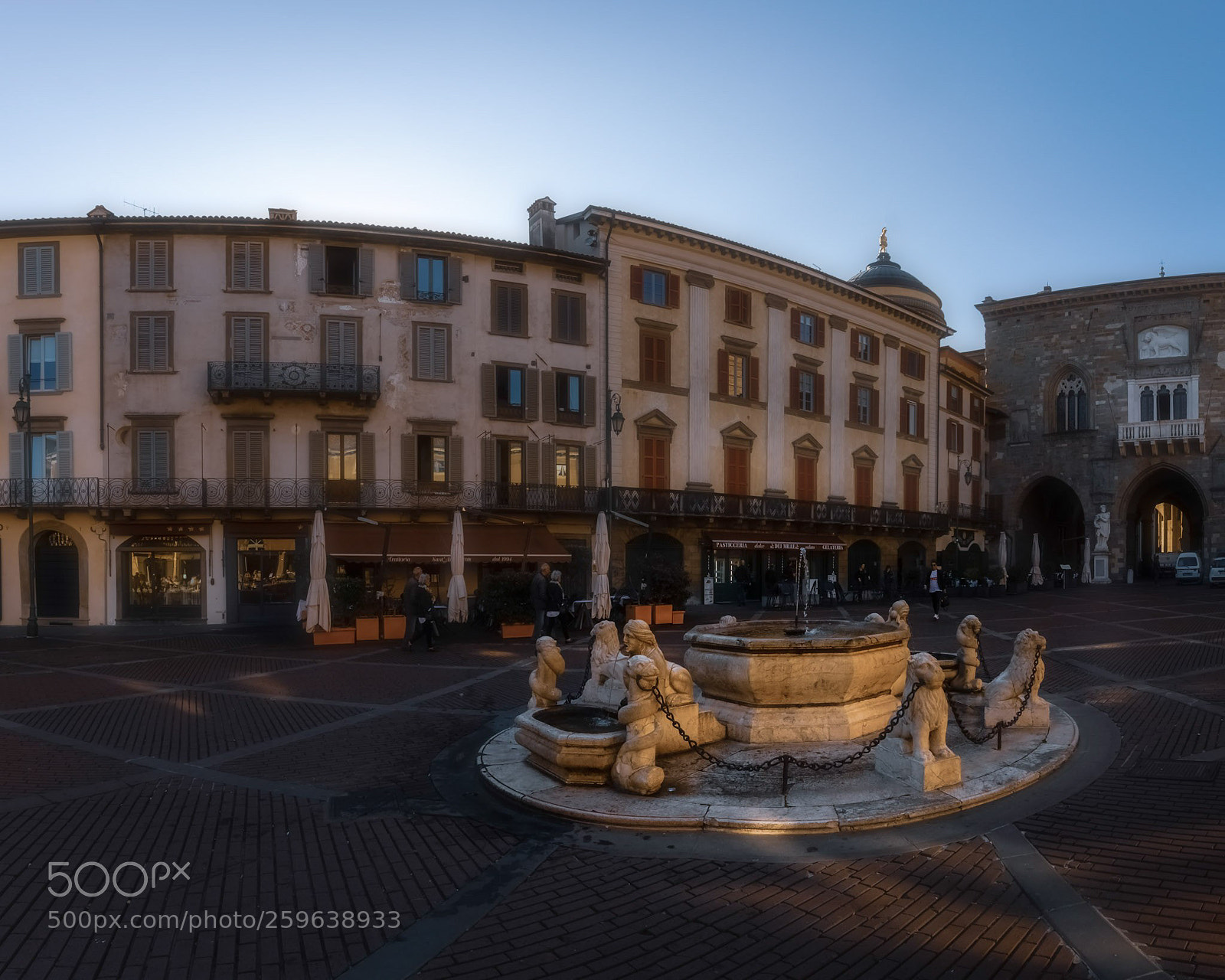 Canon EOS 70D sample photo. Last sun on piazza photography