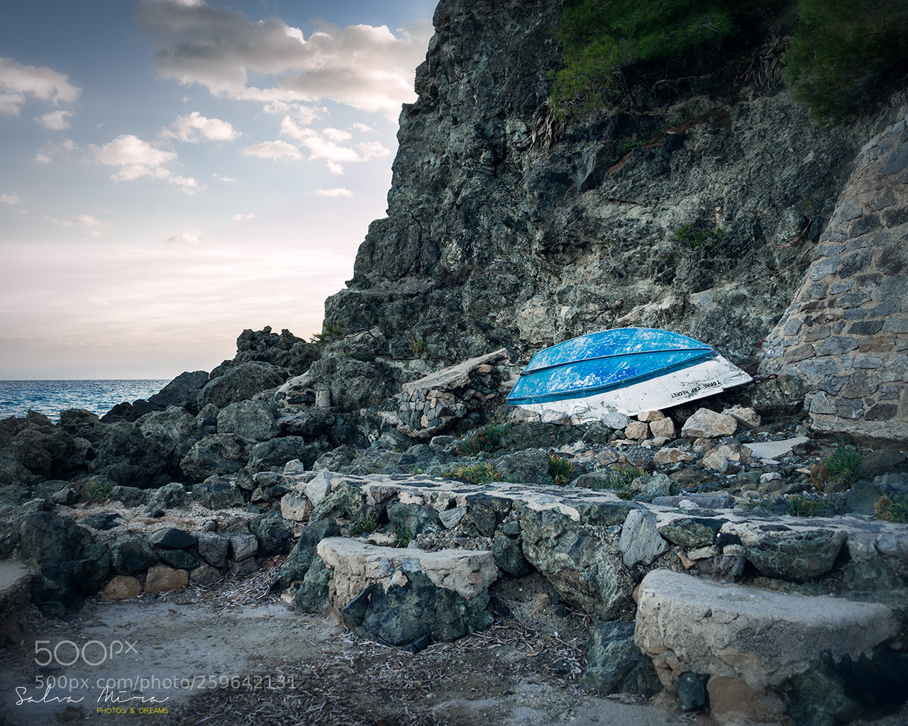 Sony a7 II sample photo. La barca varada photography