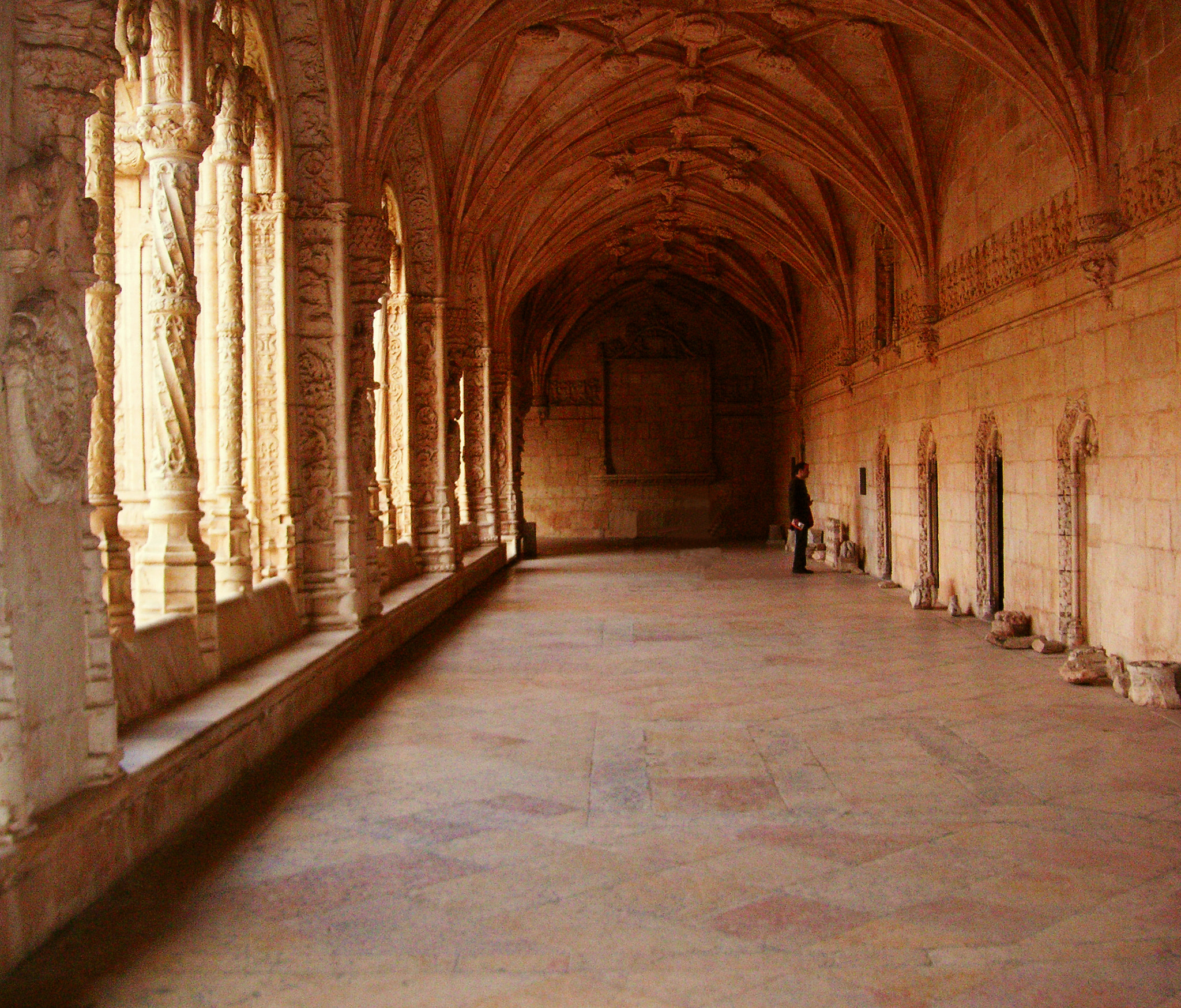 KONICA MINOLTA DiMAGE X50 sample photo. Claustro monasterio de los jerónimos. lisboa photography