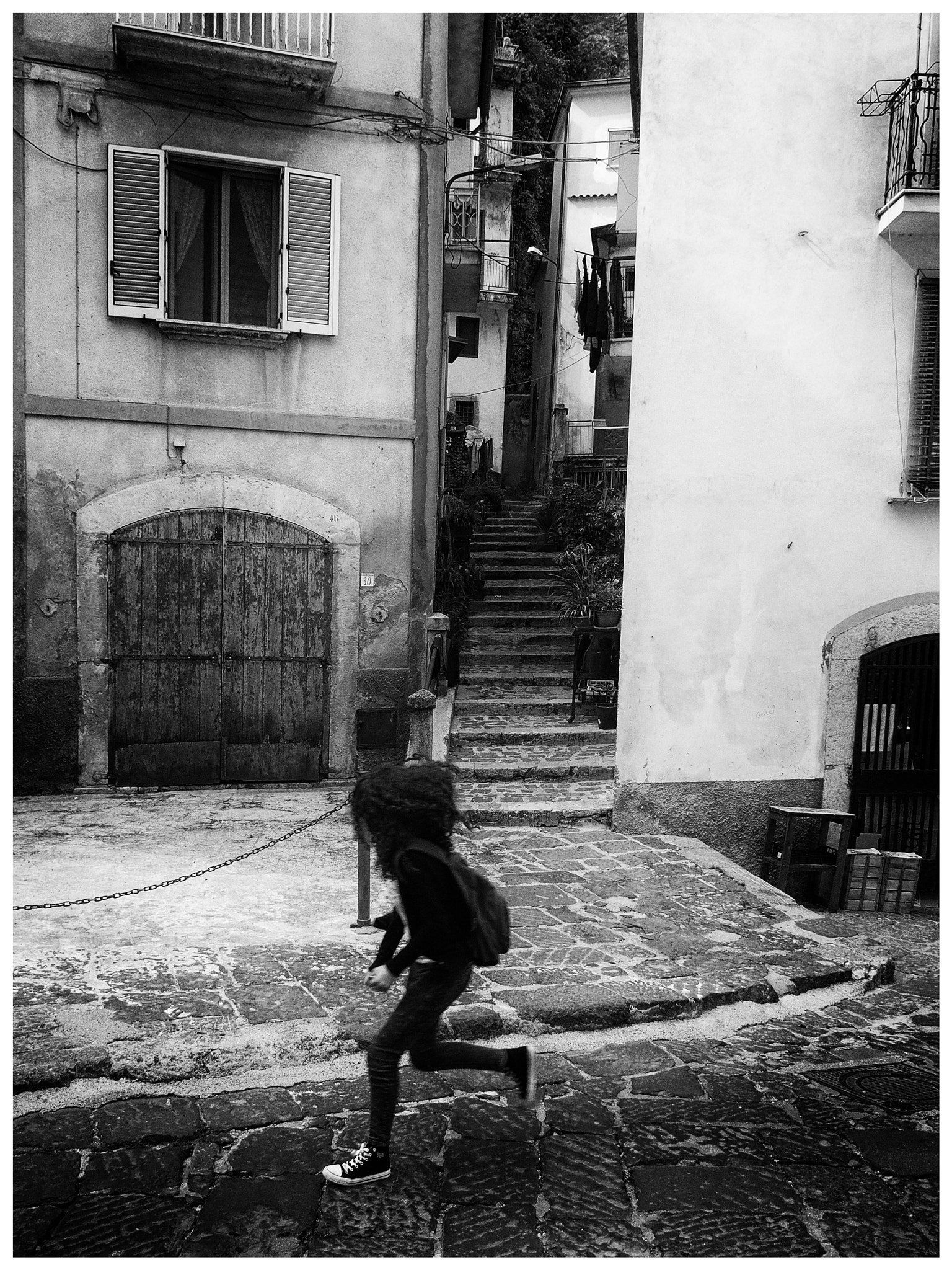 Olympus STYLUS1,1s sample photo. Town runner photography