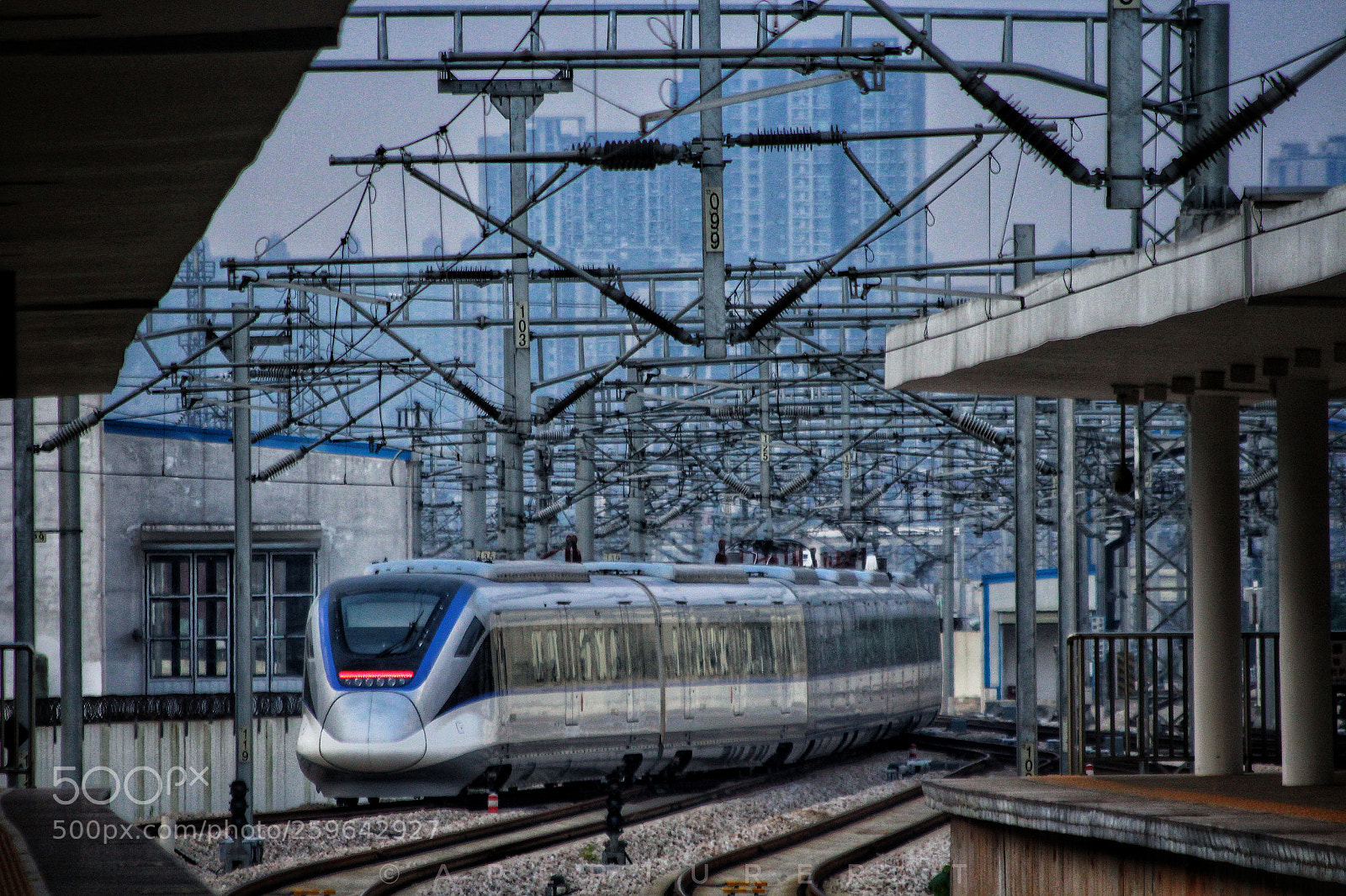 Canon EOS 1200D (EOS Rebel T5 / EOS Kiss X70 / EOS Hi) sample photo. 出站 photography