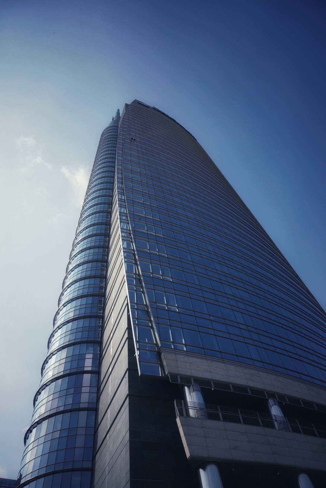 Sony Alpha NEX-5T sample photo. Milan financiel district-piazza gae aulenti photography