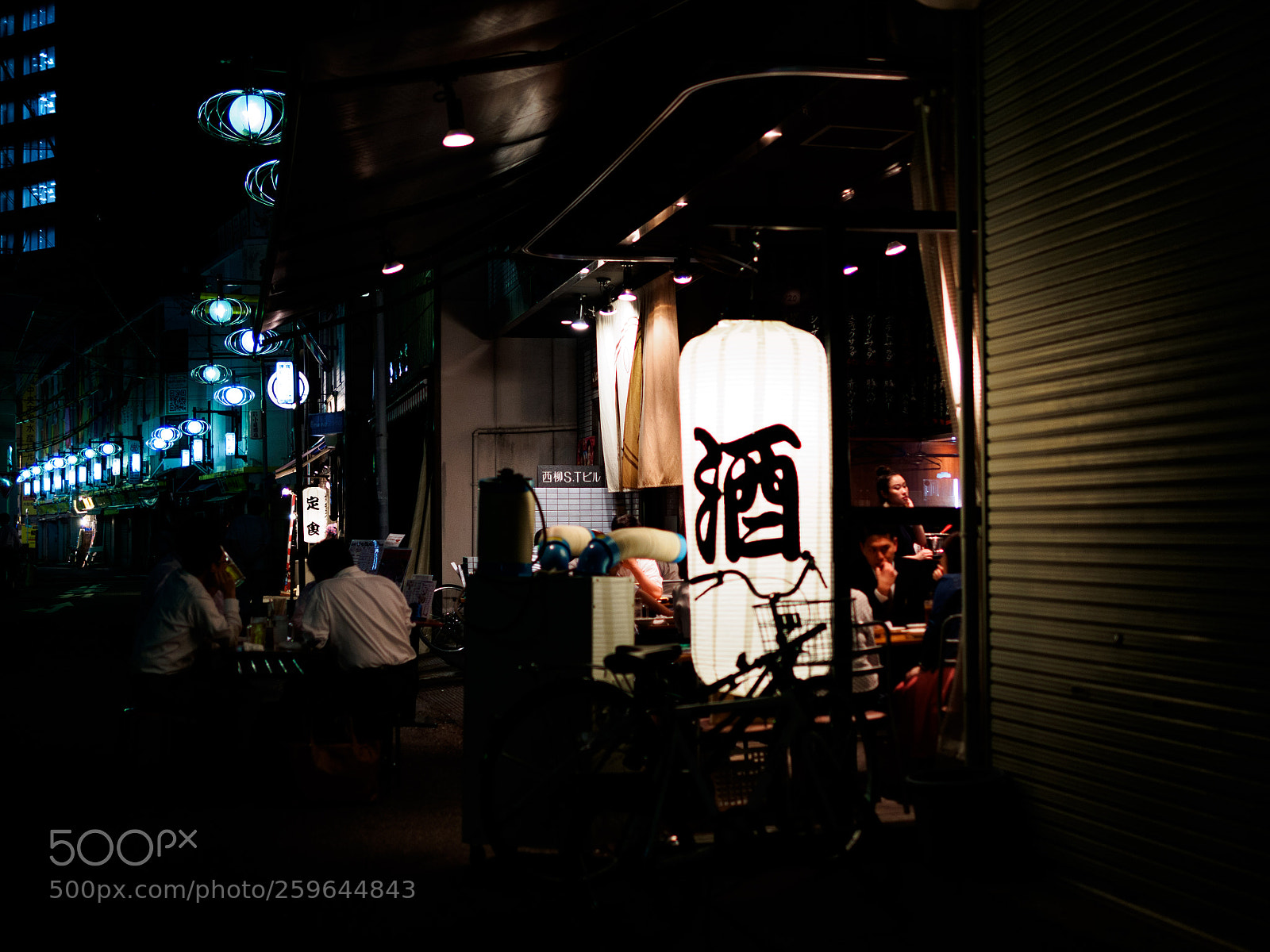 Olympus OM-D E-M10 II sample photo. Night life in japan photography