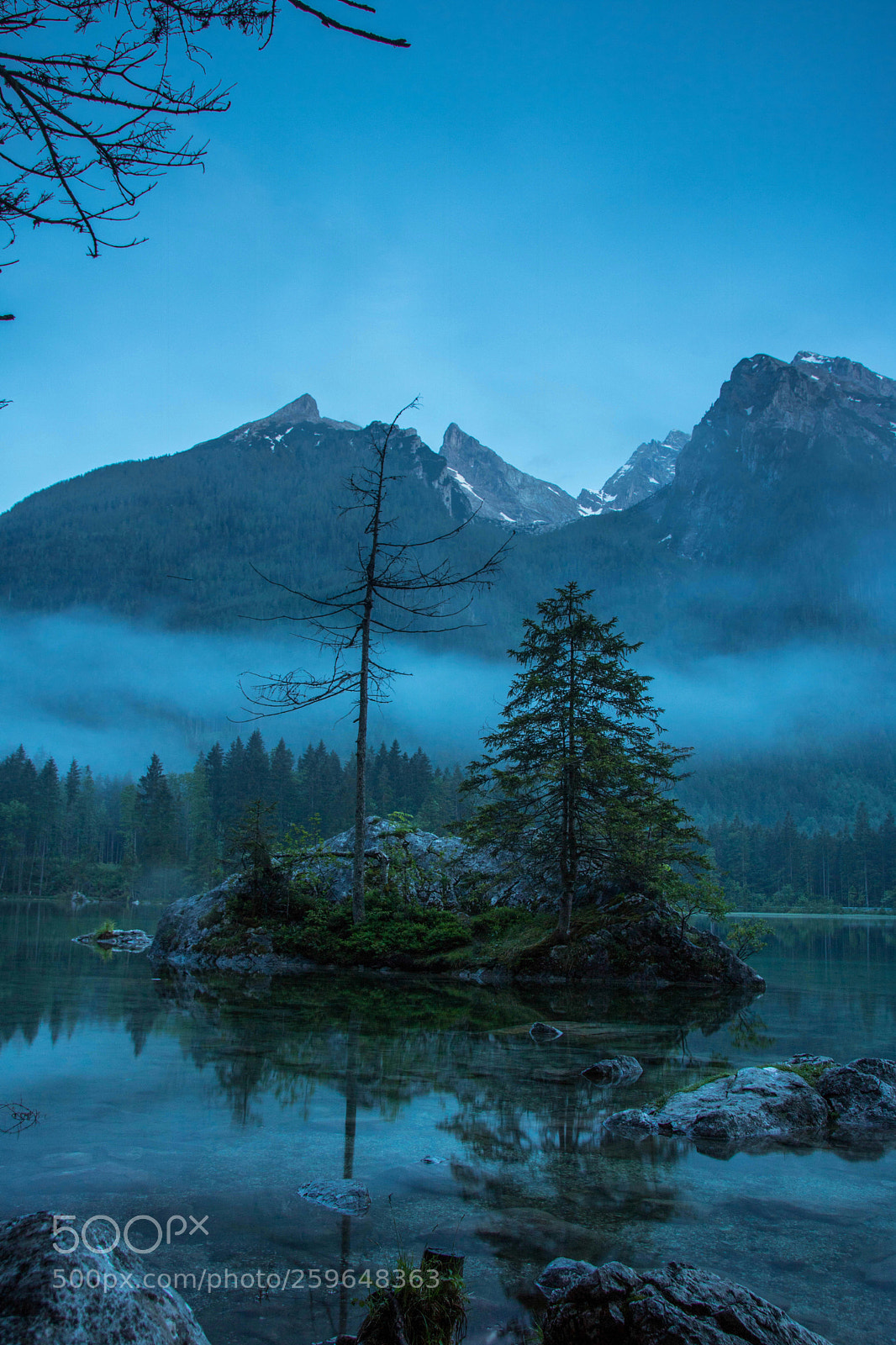Canon EOS 750D (EOS Rebel T6i / EOS Kiss X8i) sample photo. Blue hour at the photography
