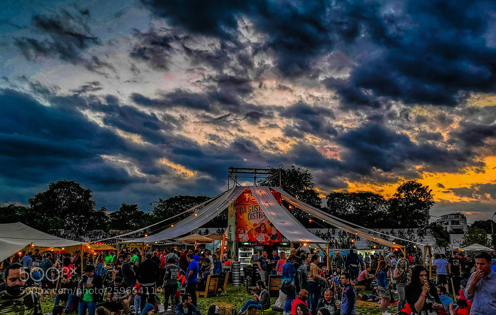 HUAWEI CLT-L29 sample photo. Burgerfest photography