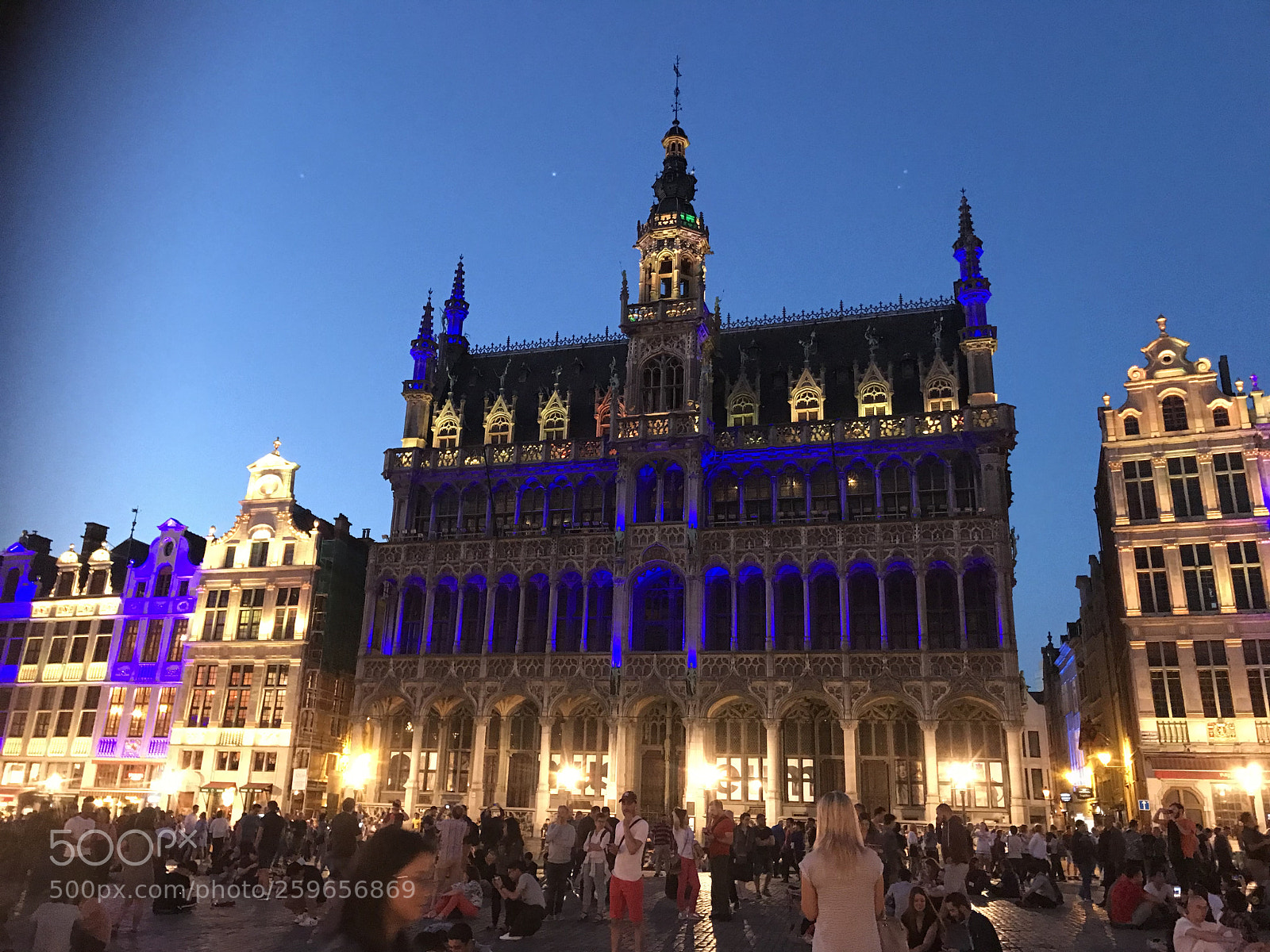 Apple iPhone 7 Plus sample photo. Town hall photography