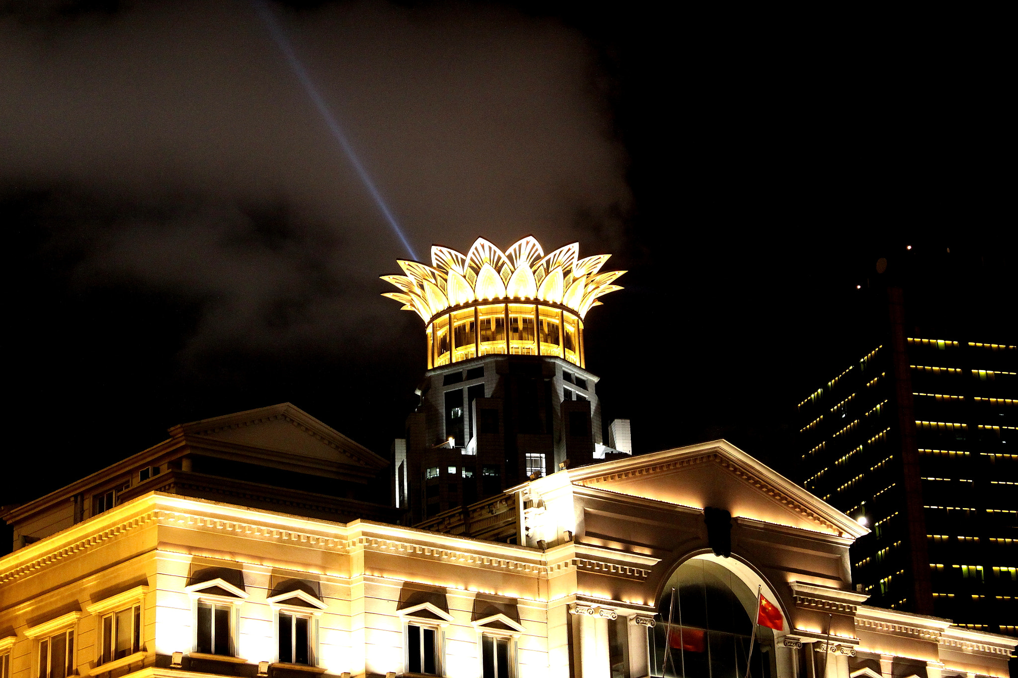 Canon EF-S 18-55mm F3.5-5.6 IS sample photo. Shanghai waitan at night photography
