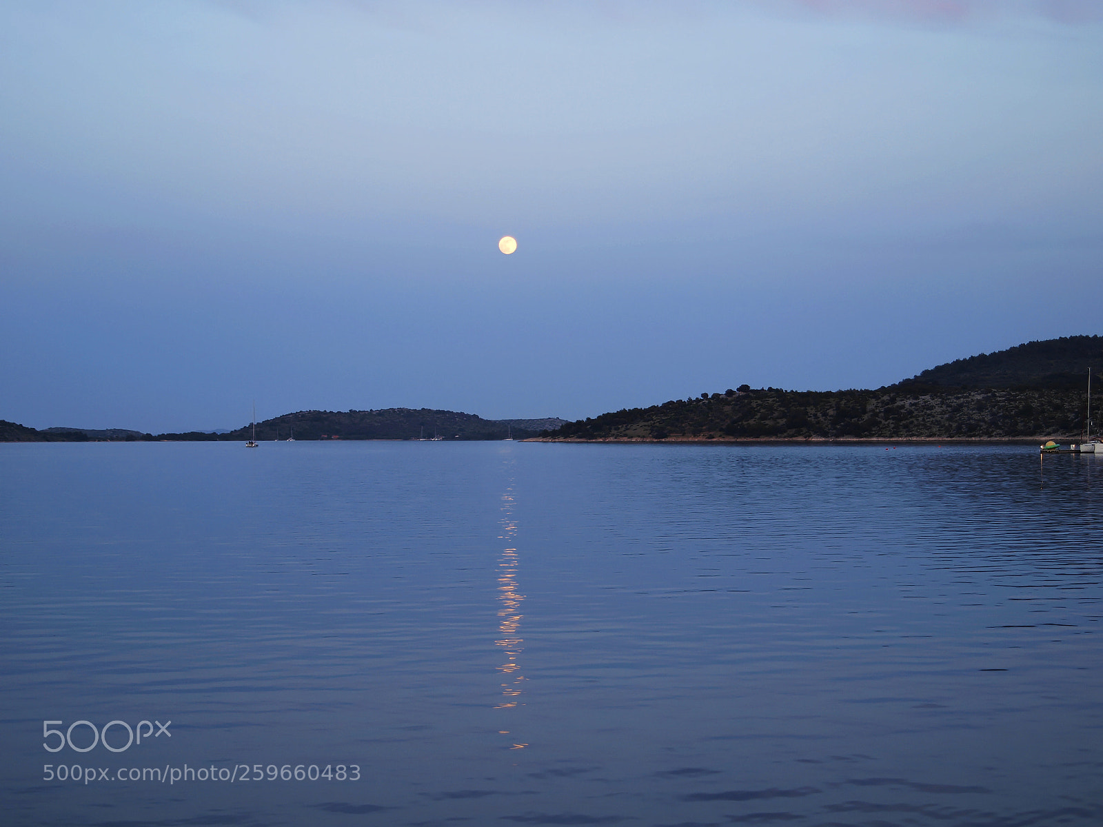 Olympus E-420 (EVOLT E-420) sample photo. Full moon photography