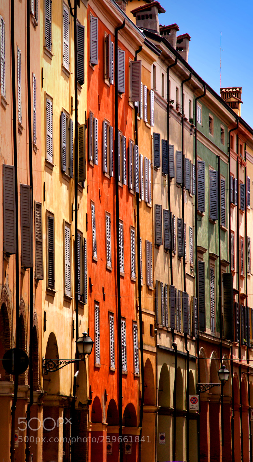 Sony Alpha DSLR-A350 sample photo. Colourful rhythm of italy photography