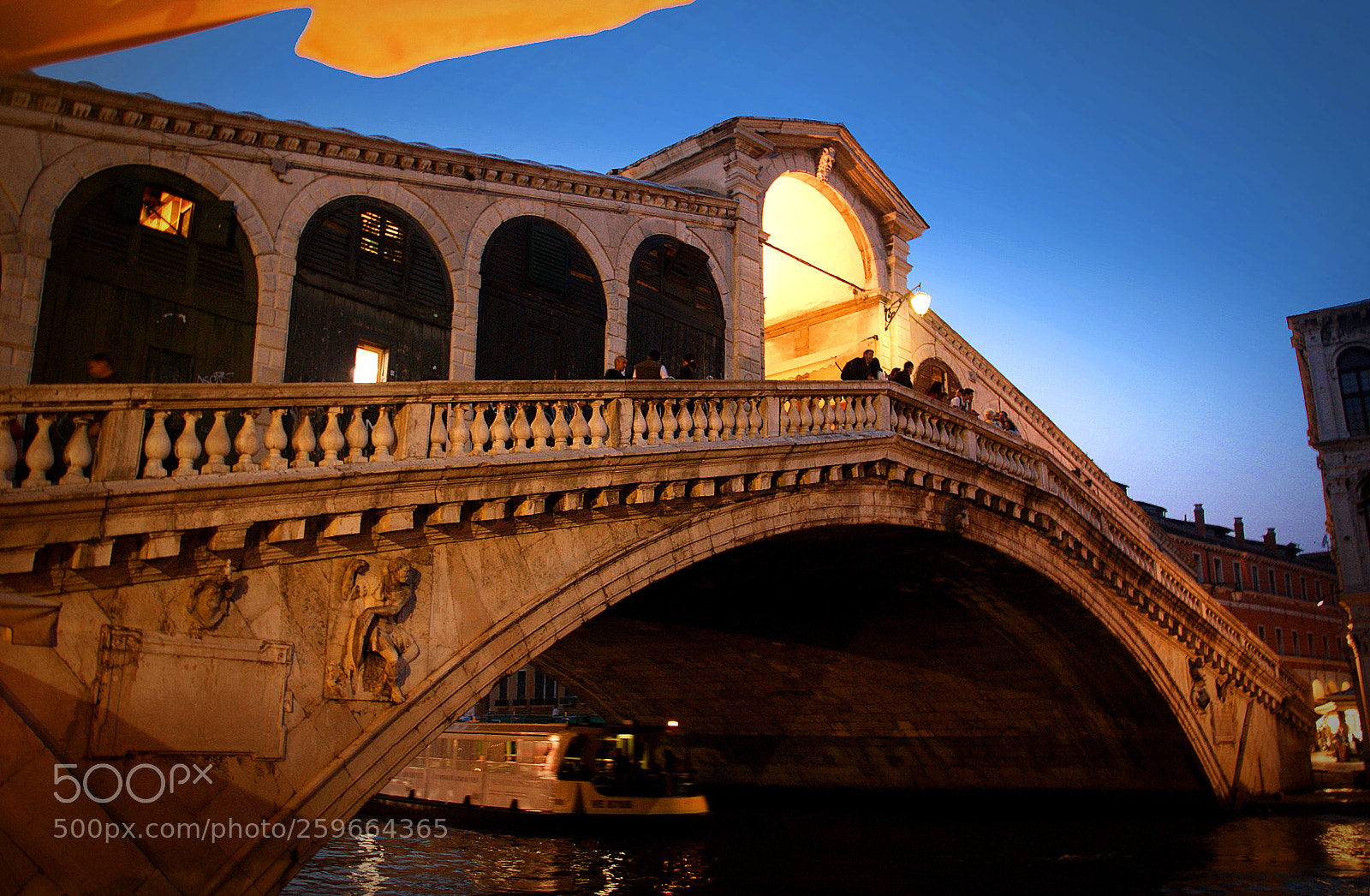 Sony Alpha DSLR-A350 sample photo. Venice - arch over photography