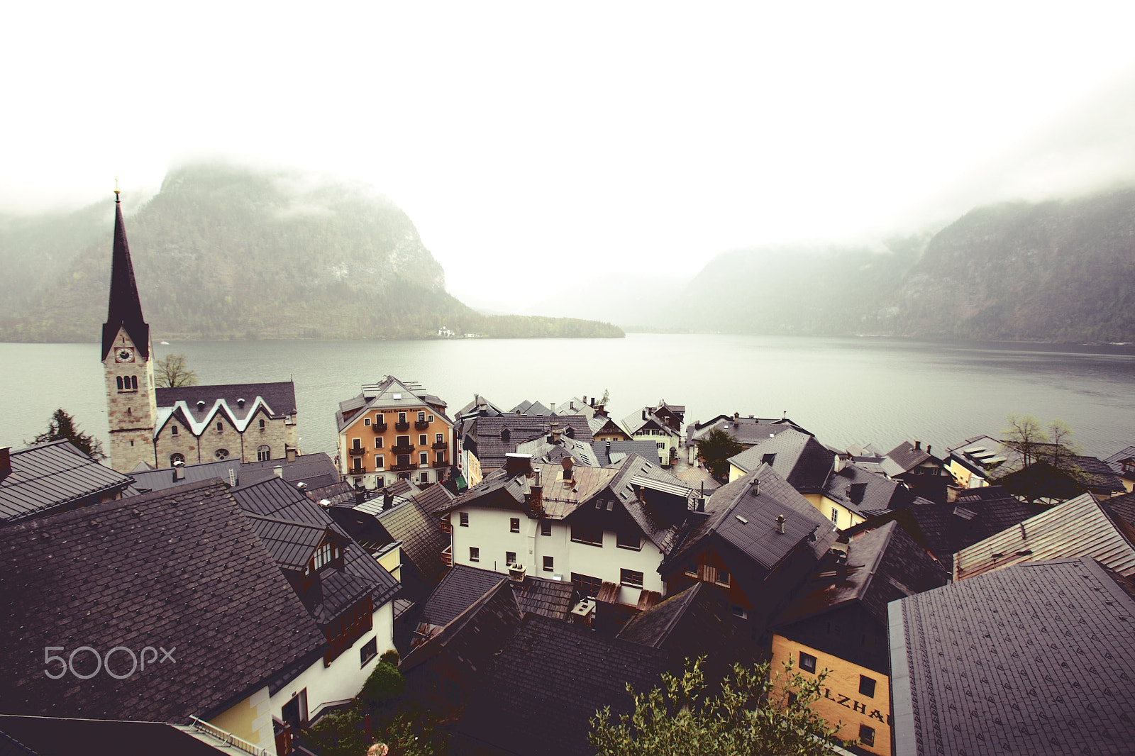 Canon EOS 5D Mark II + Canon EF 16-35mm F2.8L USM sample photo. Rainy hallstatt photography