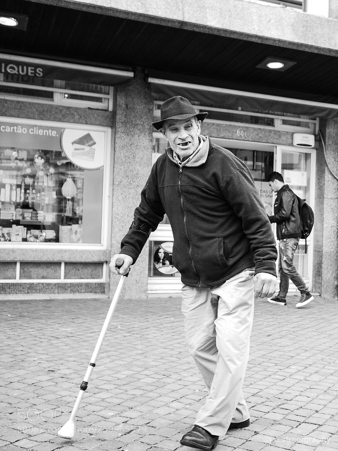 Olympus OM-D E-M5 II sample photo. Porto people photography