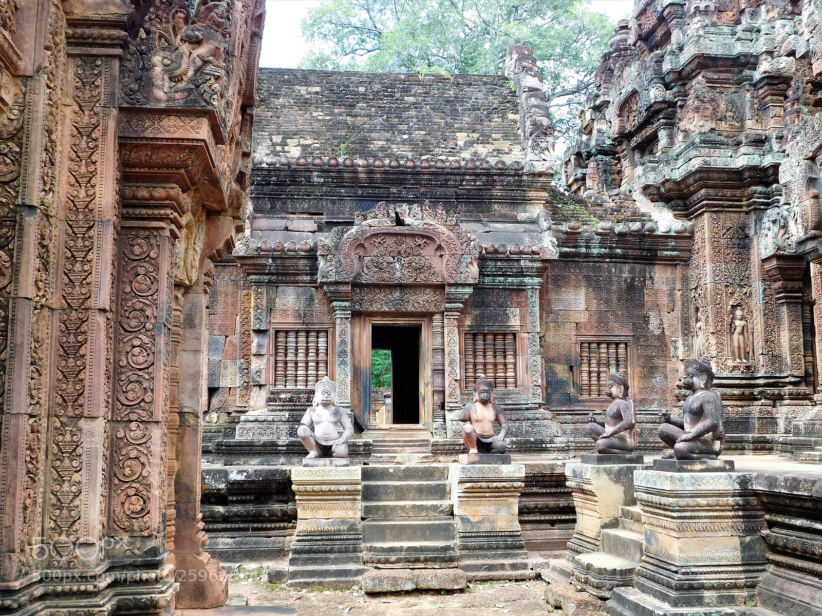 Nikon Coolpix L840 sample photo. Monkeys in banteay srei photography
