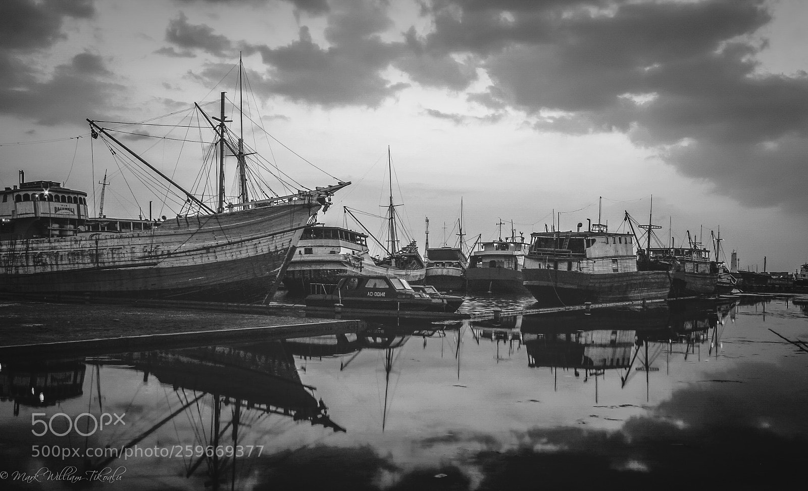 Canon EOS 350D (EOS Digital Rebel XT / EOS Kiss Digital N) sample photo. Tanjung emas harbour photography