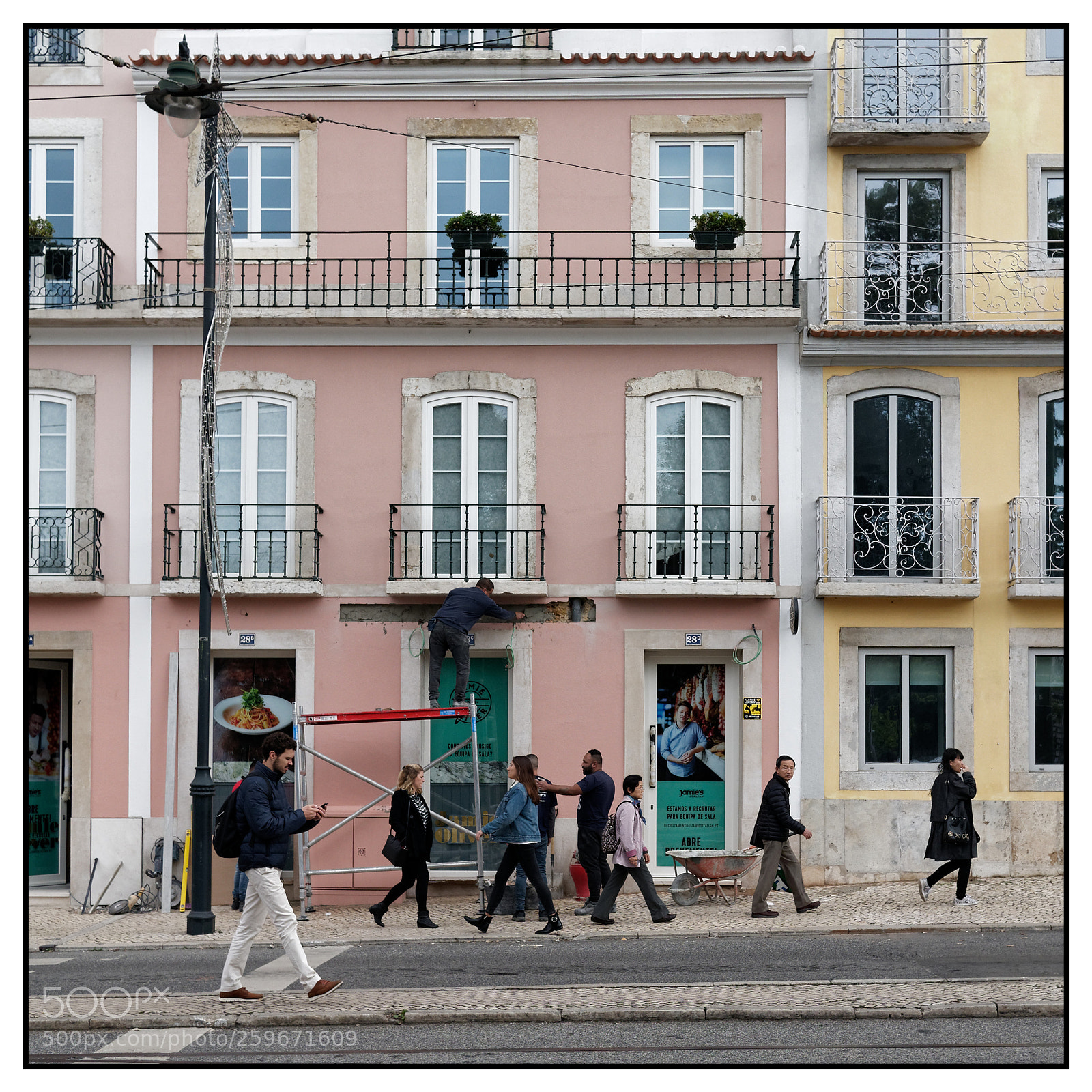 Panasonic Lumix DMC-GX7 sample photo. Lisboa - street photography