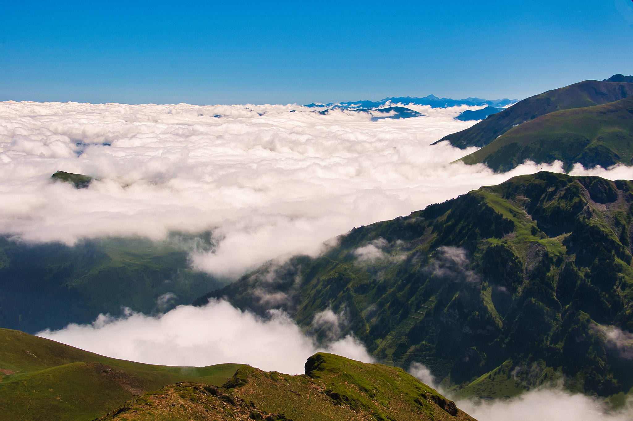 Nikon D90 + Nikon AF-S DX Nikkor 18-200mm F3.5-5.6G ED VR II sample photo. Above the clouds at pic du midi de bigorre photography