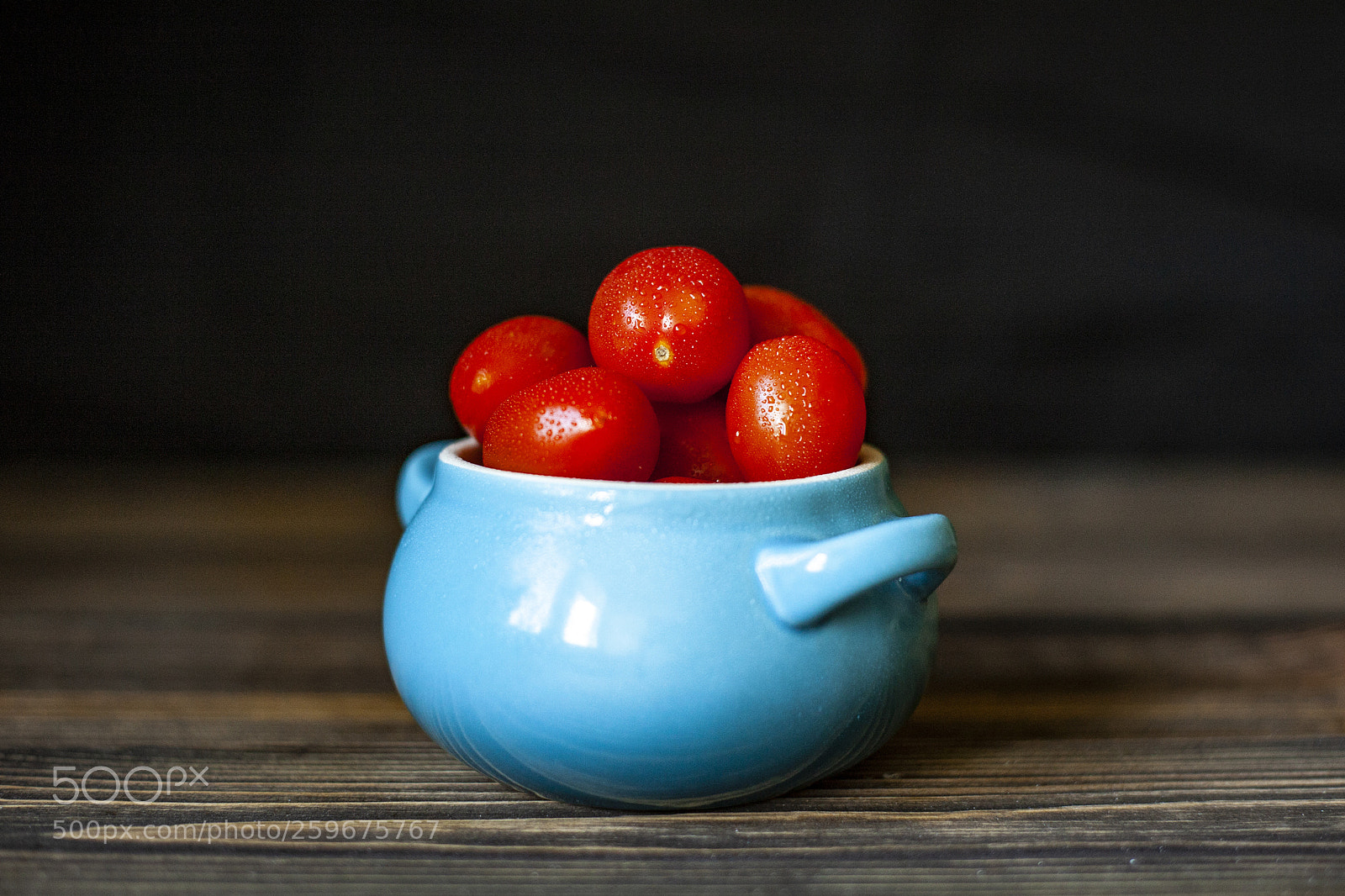Canon EOS 5D Mark II sample photo. Healthy red tomatoes. photography