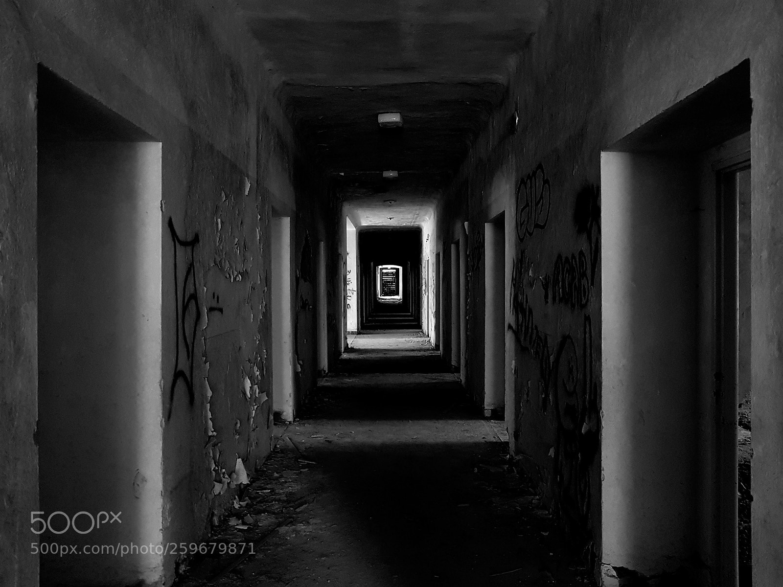 Samsung Galaxy S8 sample photo. Inside the dark horror photography